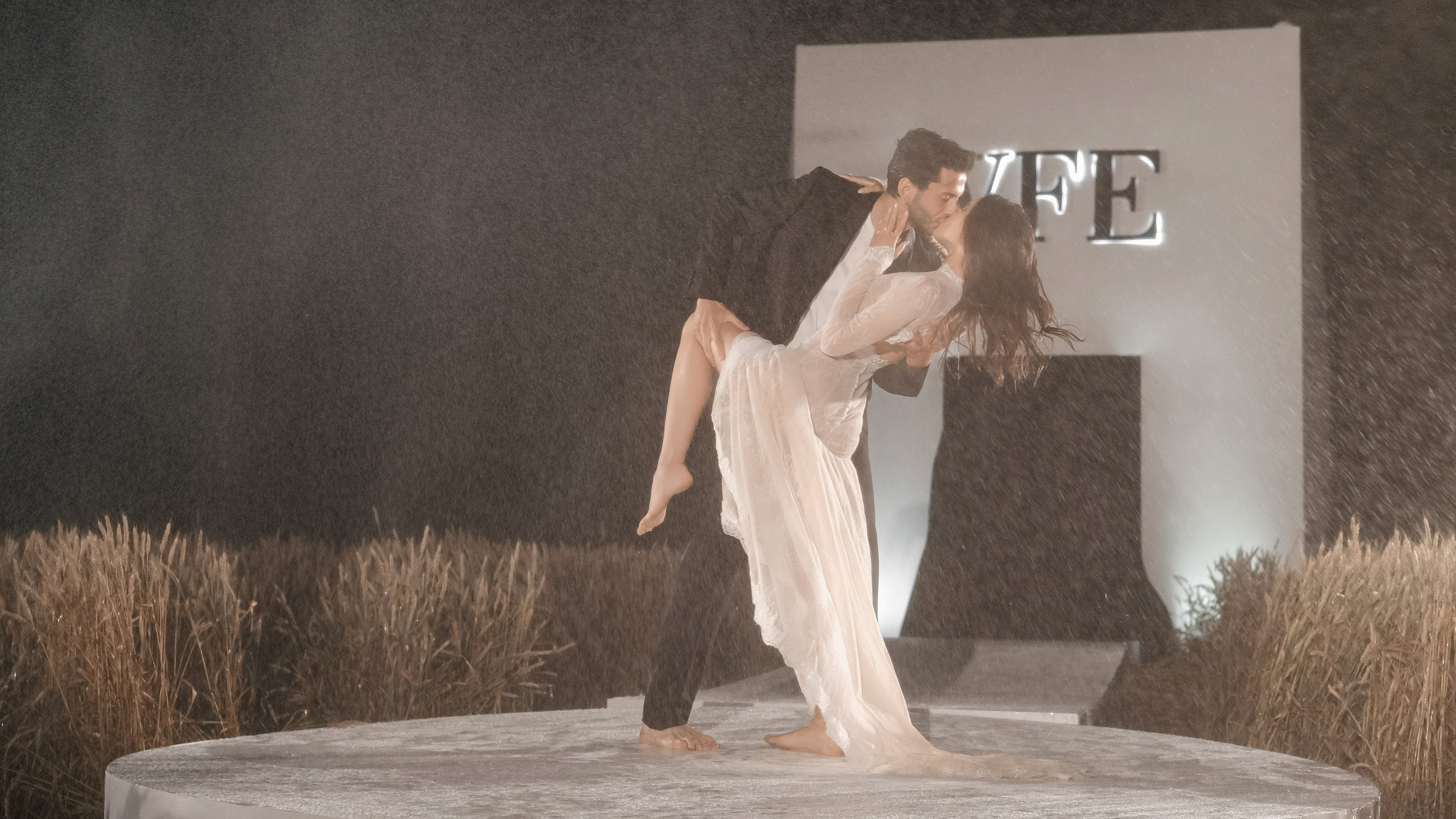 Свадебный фотограф Артем Ковалев