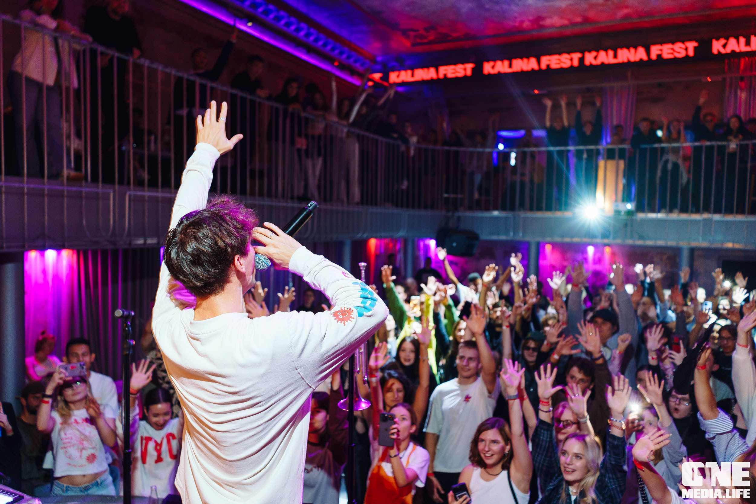 Фоторепортаж из клуба UNIVERSAL. One Media Life: фоторепортажи, фотоотчеты с мероприятий и заведений