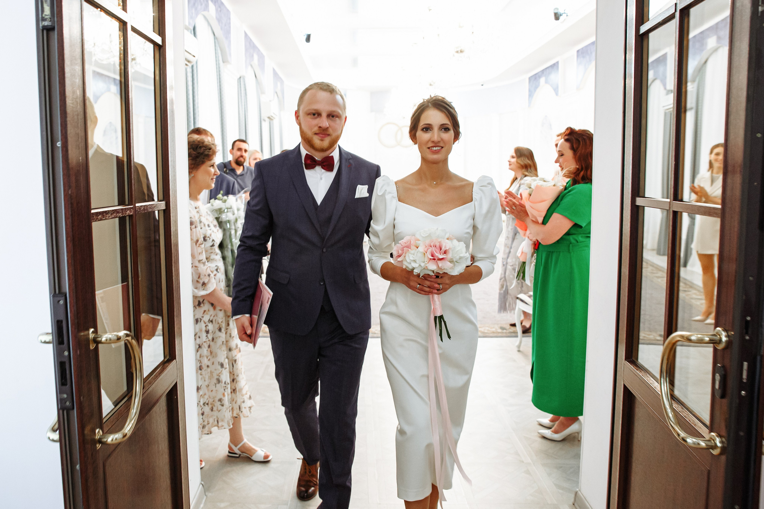 Выход жениха и невесты из Дворца бракосочетания №3 Москва