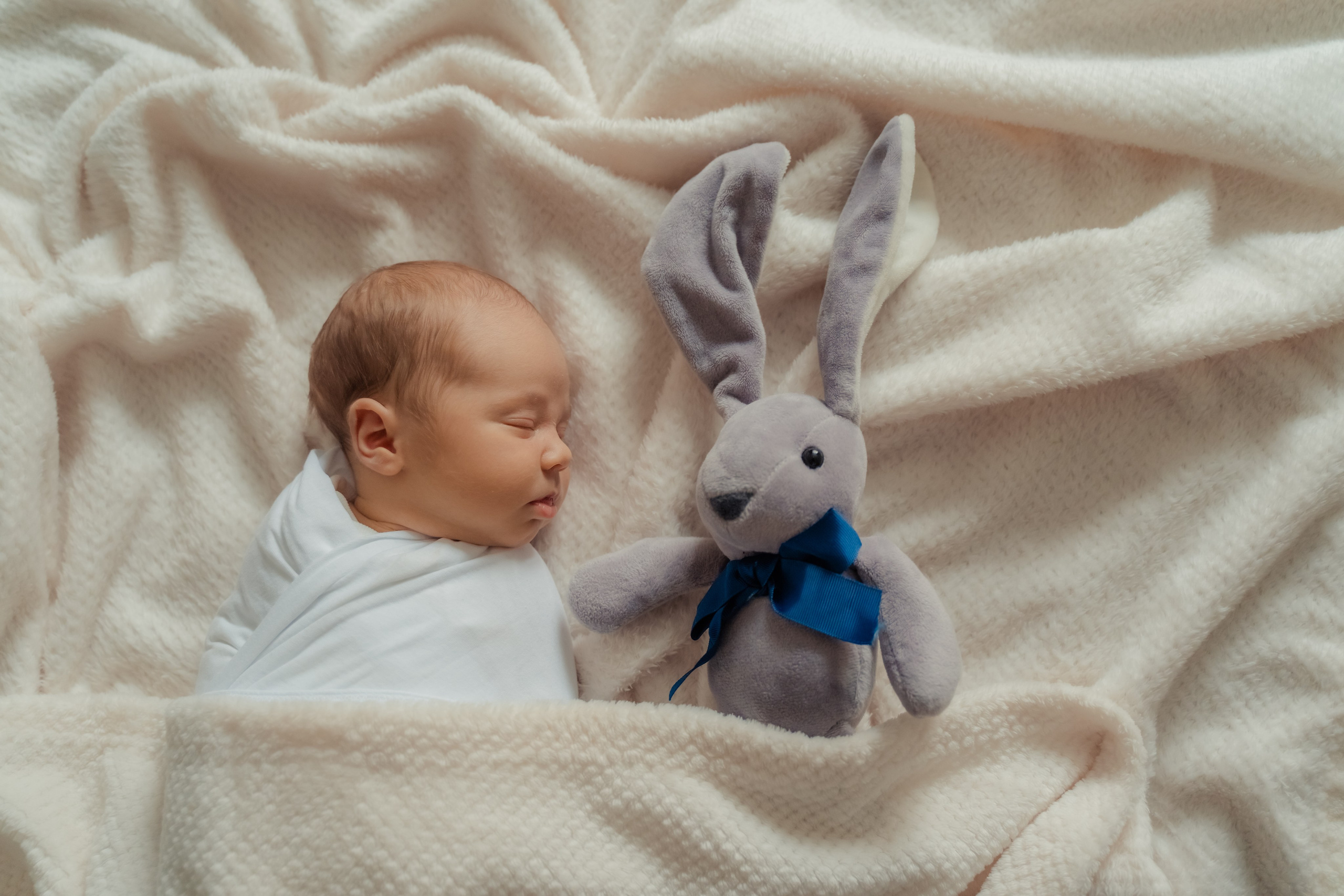 Фотосъемка новорожденного в минималистичном стиле