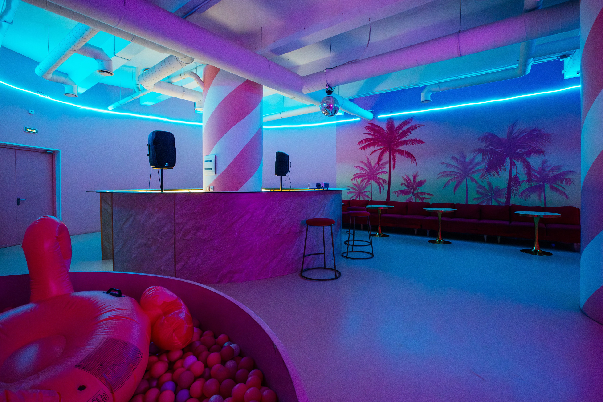 Mr. Flamingo (лето). Аренда лофта в СПб для мероприятий