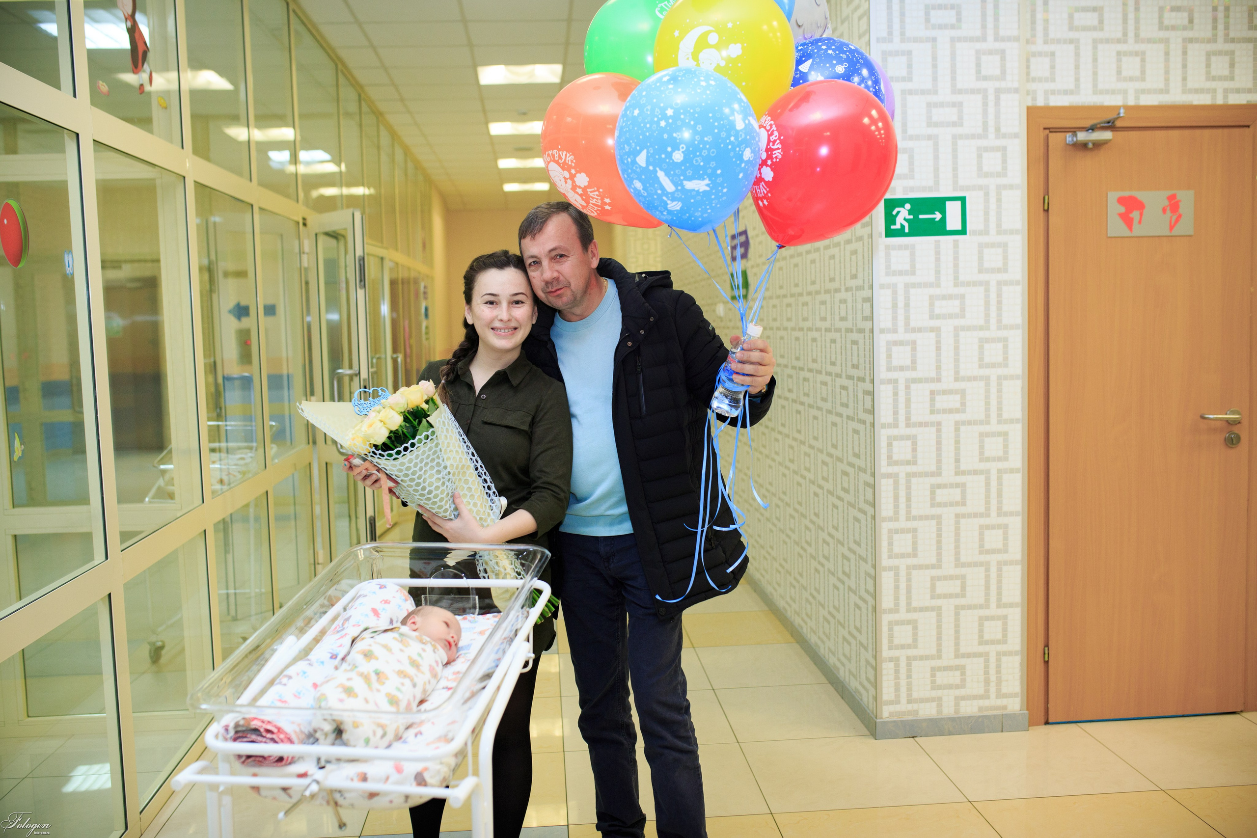 Фотосессия выписки из роддома в Краснодаре | Видеосъемка выписки. Интерьерная фотостудия FOTOGEN г. Краснодар