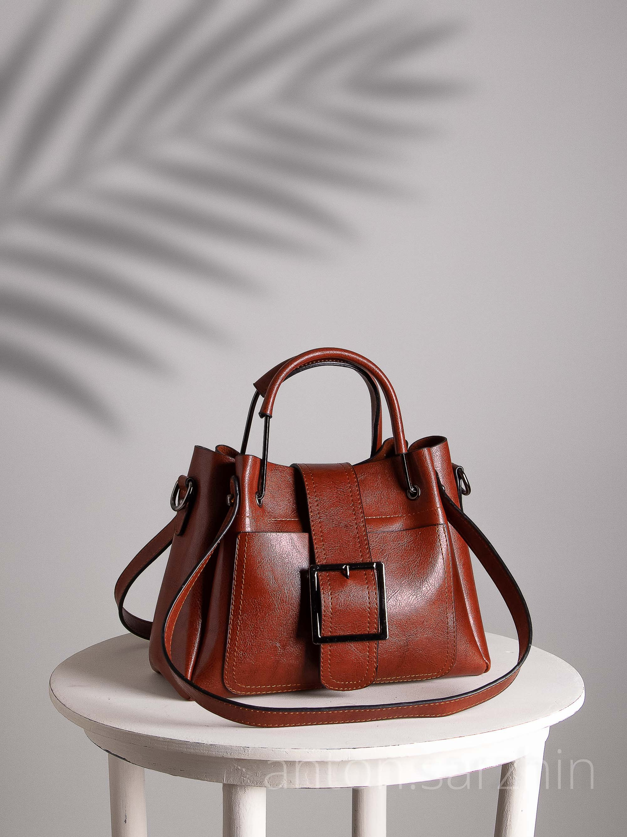 Имиджевая съемка женской сумки с тенями