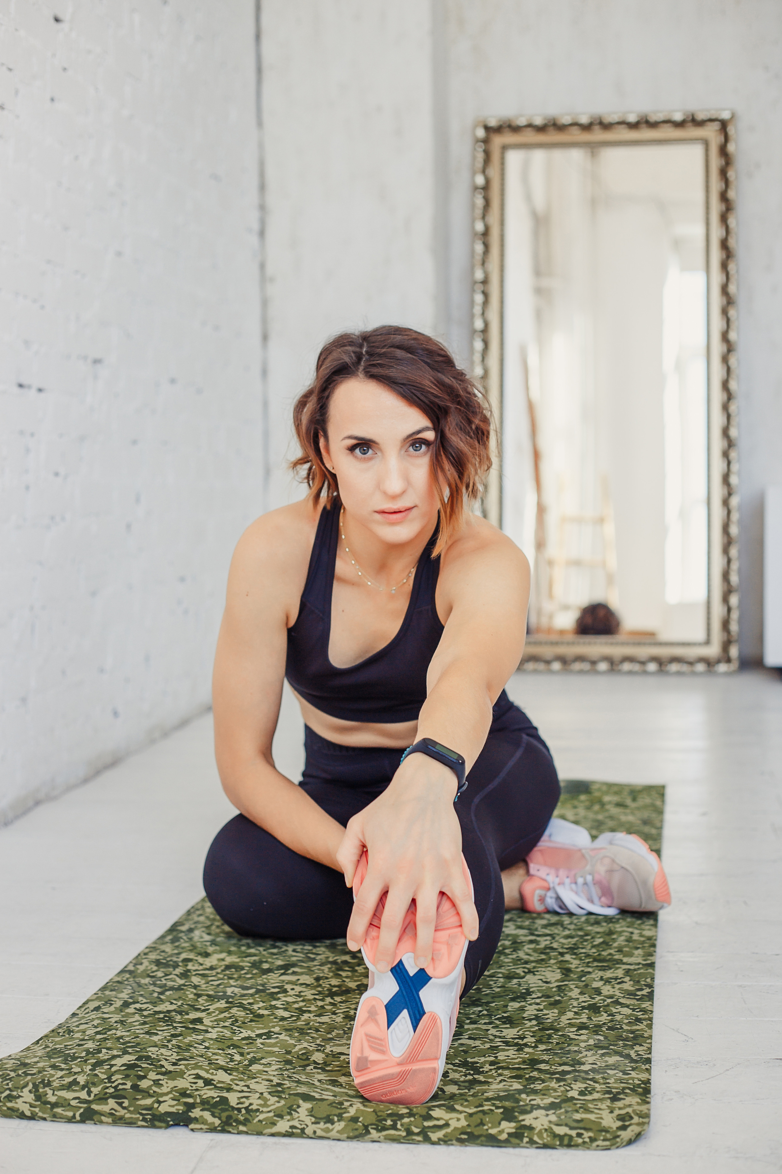 тренер по восстановлению, фотосессия в студии, фотограф, Москва, Катерина Сысуева, Рина Сысуева, Екатерина Сысуева, женский фотограф, Москва, фотографы женского портрета, лучшие женские фотографы, позы для фотосессии для девушек, фотосессия девушки, фотосессия для женщины, фотосессия для тренера,Тренер по восстановлению Анастасия — студийная фотосессия в Москве, Профессиональный портрет тренера Анастасии для социальных сетей, Тренер в кадре — выразительность и душевность в одном фото,Фотосессия тренера, фотосессия для эксперта, тренер по восстановлению, профессиональные фотографии тренера, бренд-фотограф Москва, бренд-фото для тренера