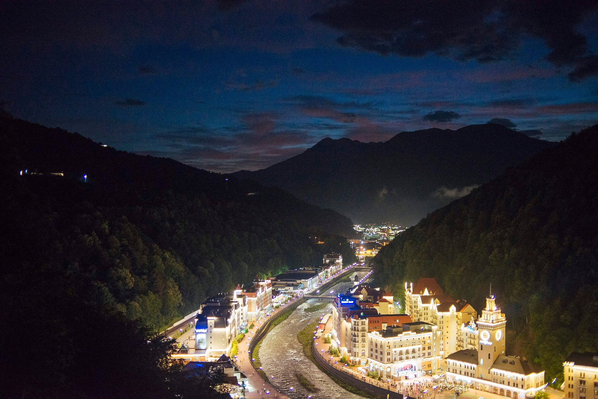 Вид на Роза Хутор во время фестиваля Усадьба Jazz. Съемка для Усадьба Jazz в 2016 году.