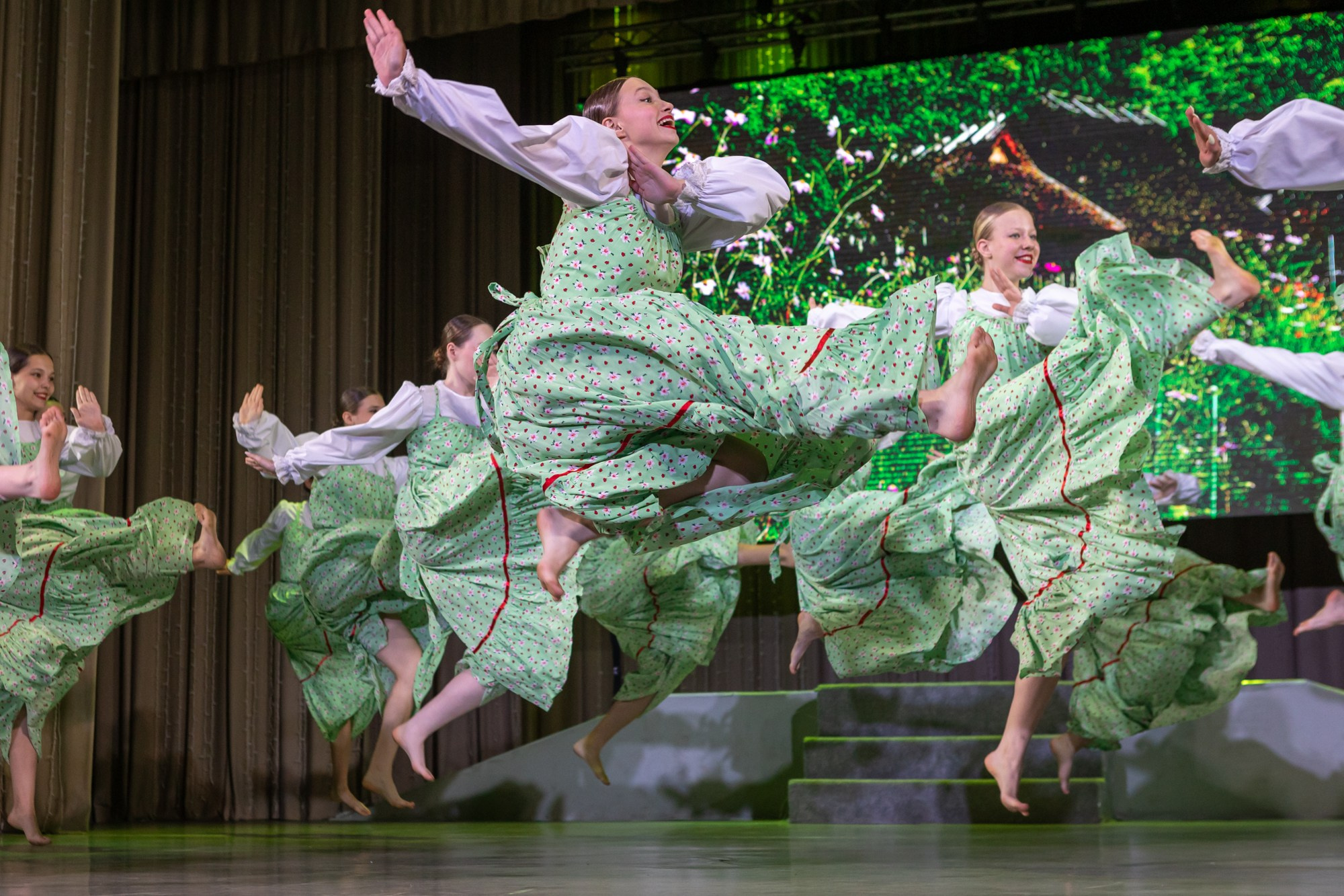 Отчётный концерт Театра Свободного Танца -2025. Фотограф в Оренбурге. Профессиональный фотограф