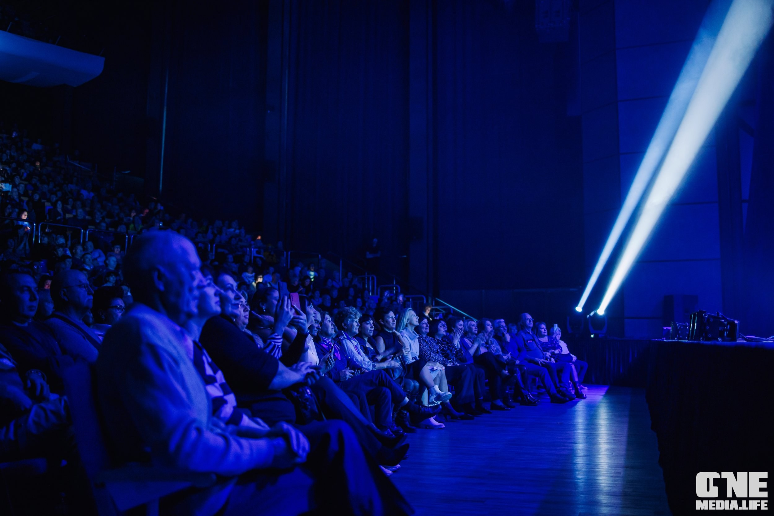 Фоторепортаж из театра эстрады Янтарь-холл. One Media Life: фоторепортажи, фотоотчеты с мероприятий и заведений