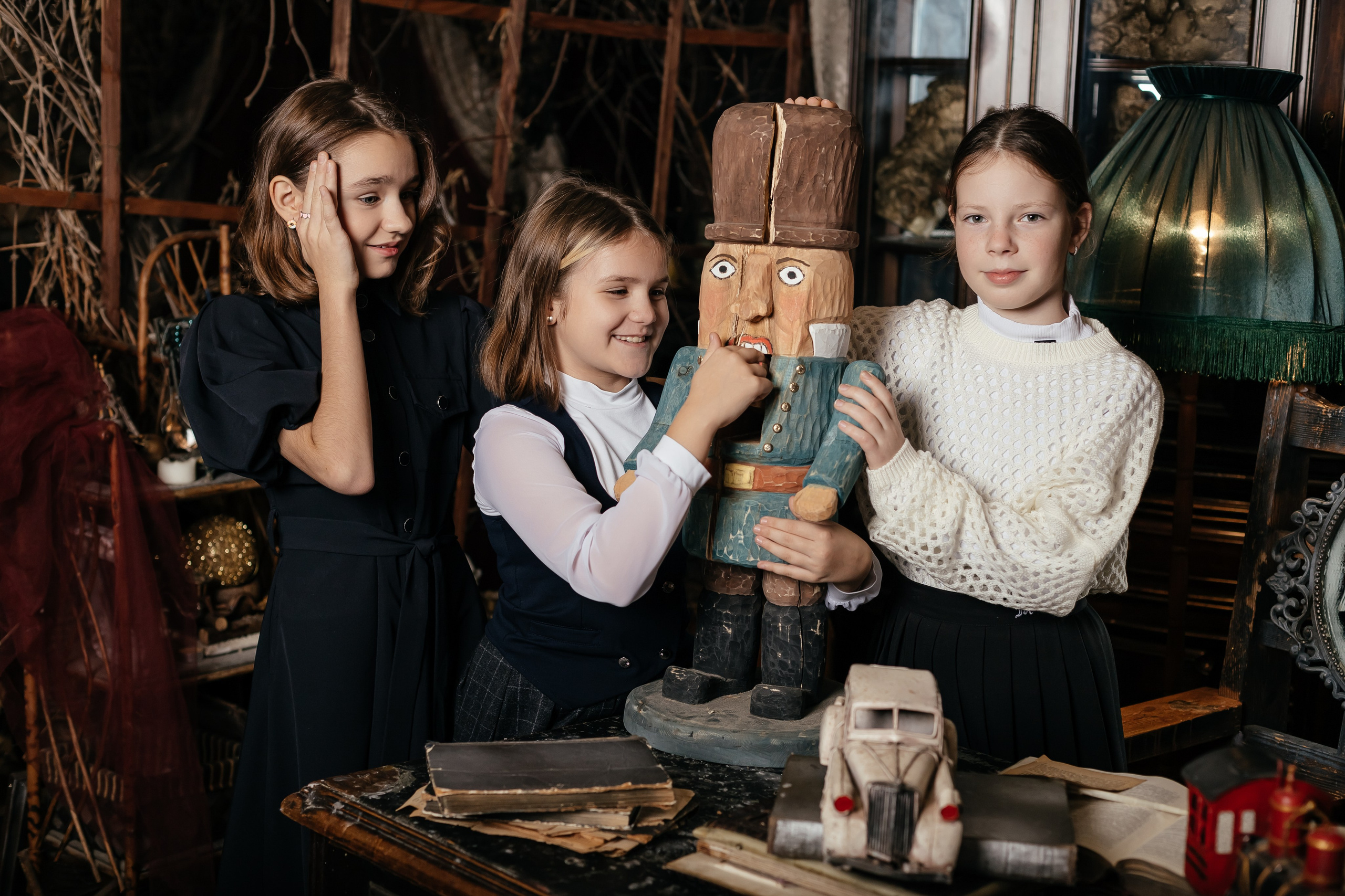 Цена на выпускные альбомы 4 класса. Выпускной альбом в Москве и Домодедово Вышка Школьный фотограф