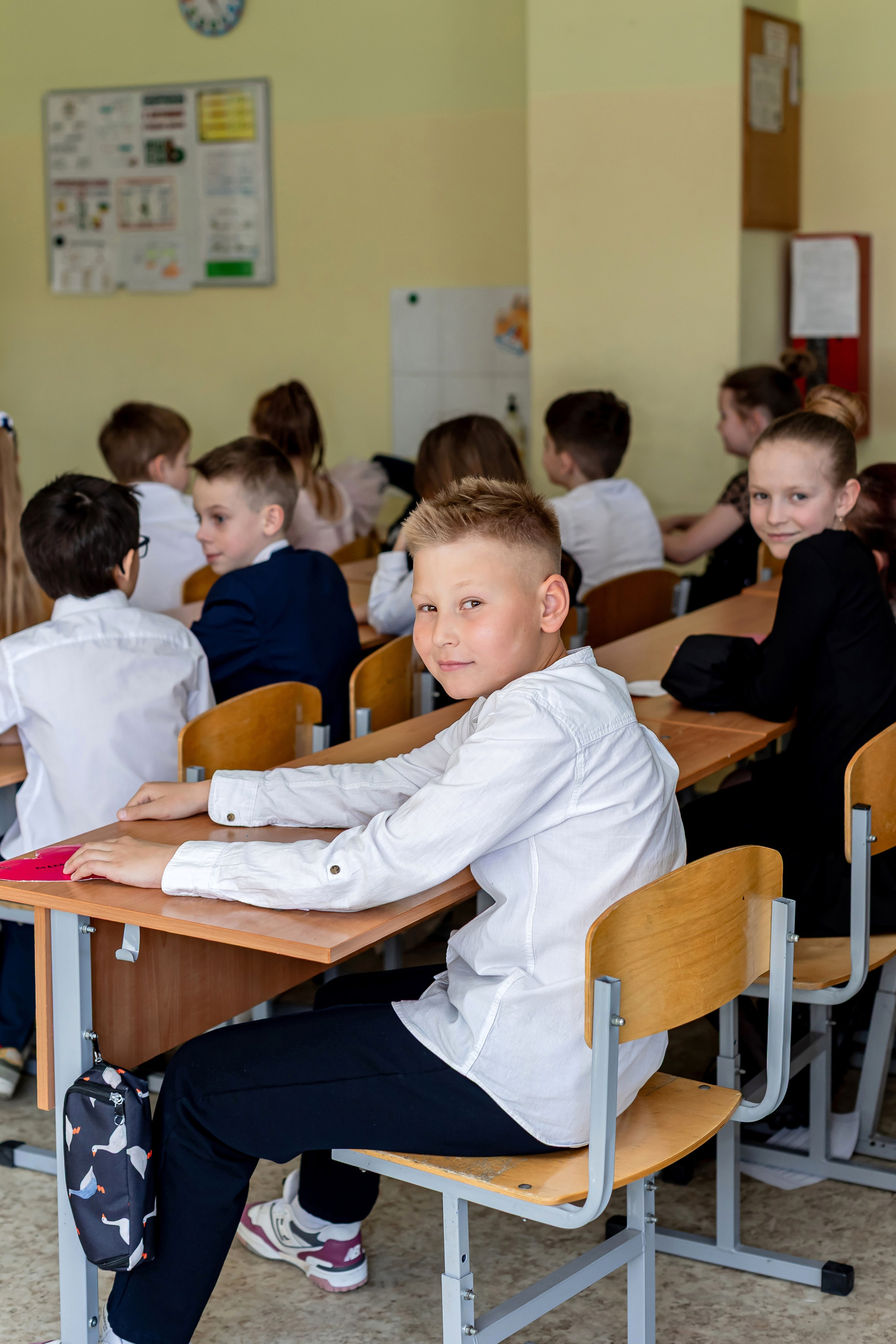 Выпускной в начальной школе в классе. Фотограф и видеограф Москва. Свадебный фотограф, видеограф. Выпускные альбомы. Оживающие альбомы