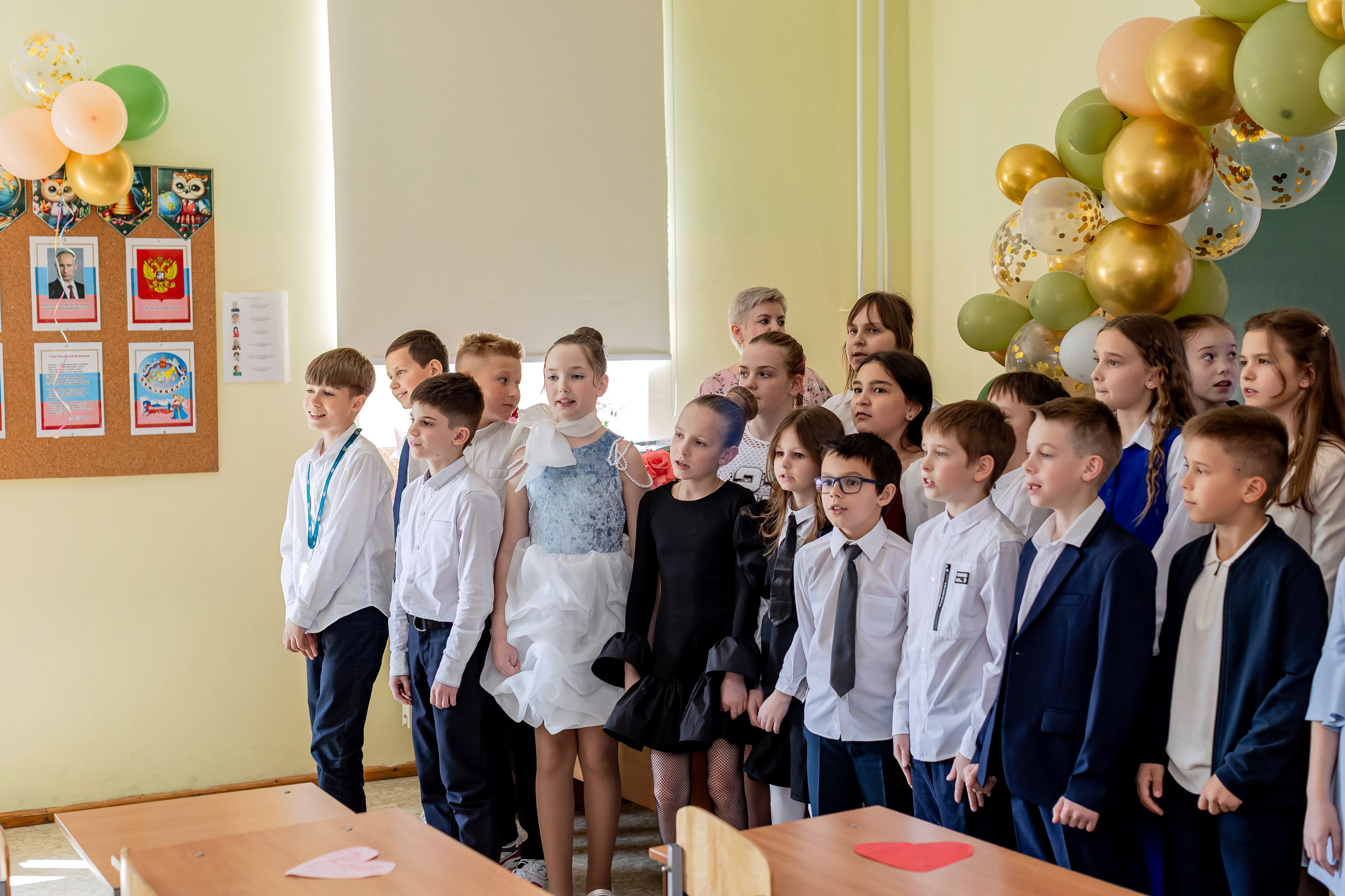 Выпускной в начальной школе в классе. Фотограф и видеограф Москва. Свадебный фотограф, видеограф. Выпускные альбомы. Оживающие альбомы