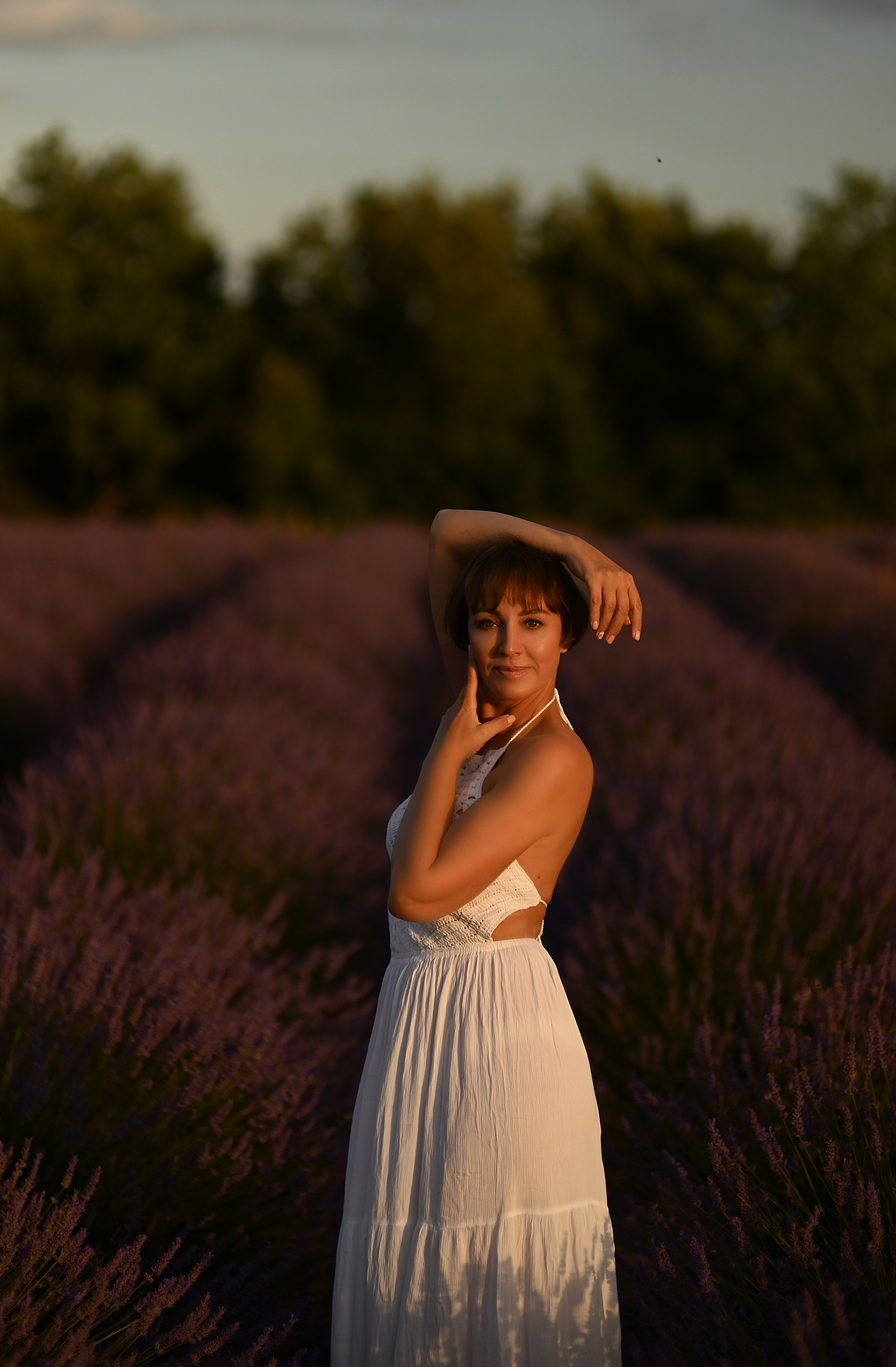 Séances photo dans les champs de lavande 2026. Photographer in Provence Julia Lipiainen