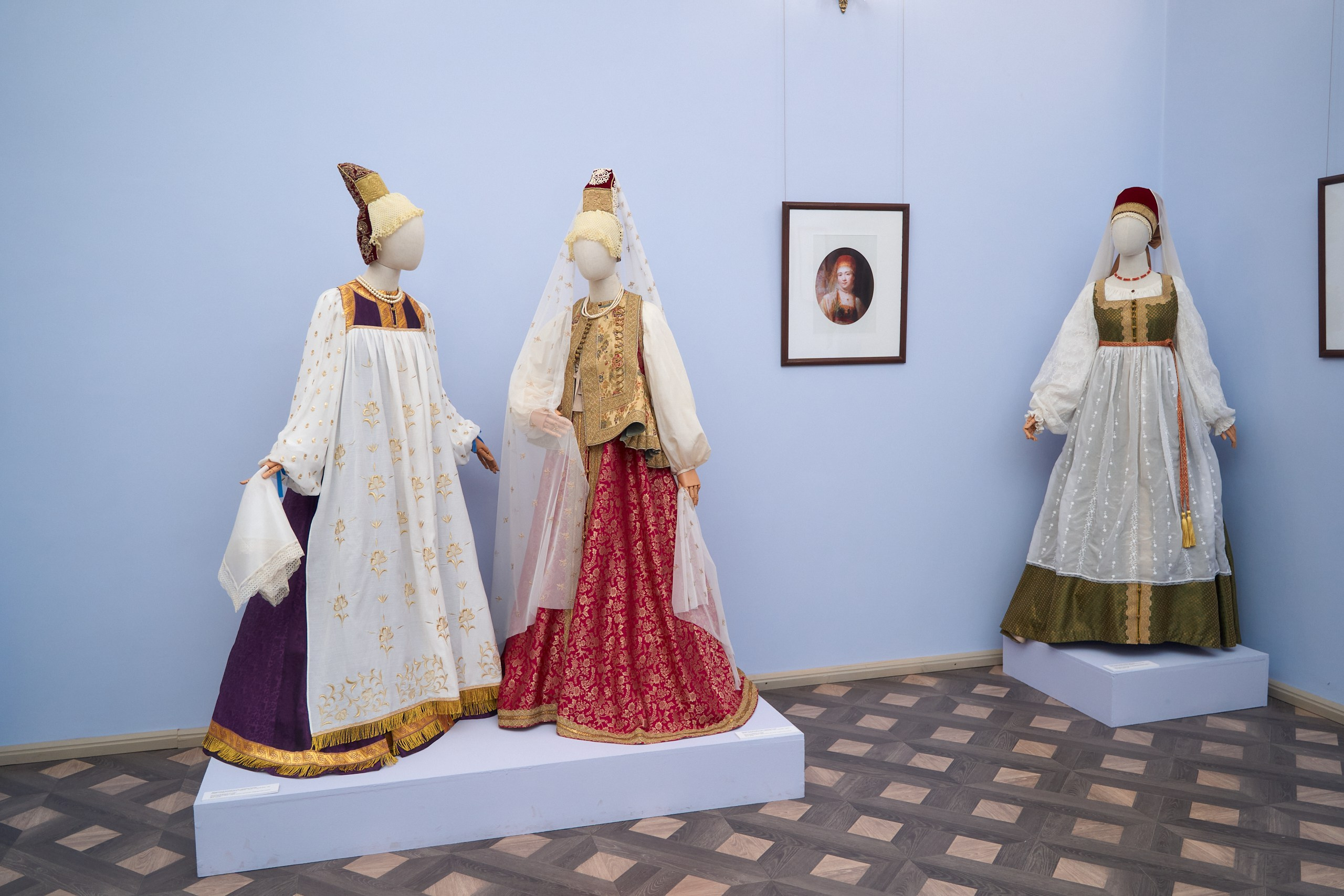 Выставка Россия в узорах: Новоторжские щеголихи