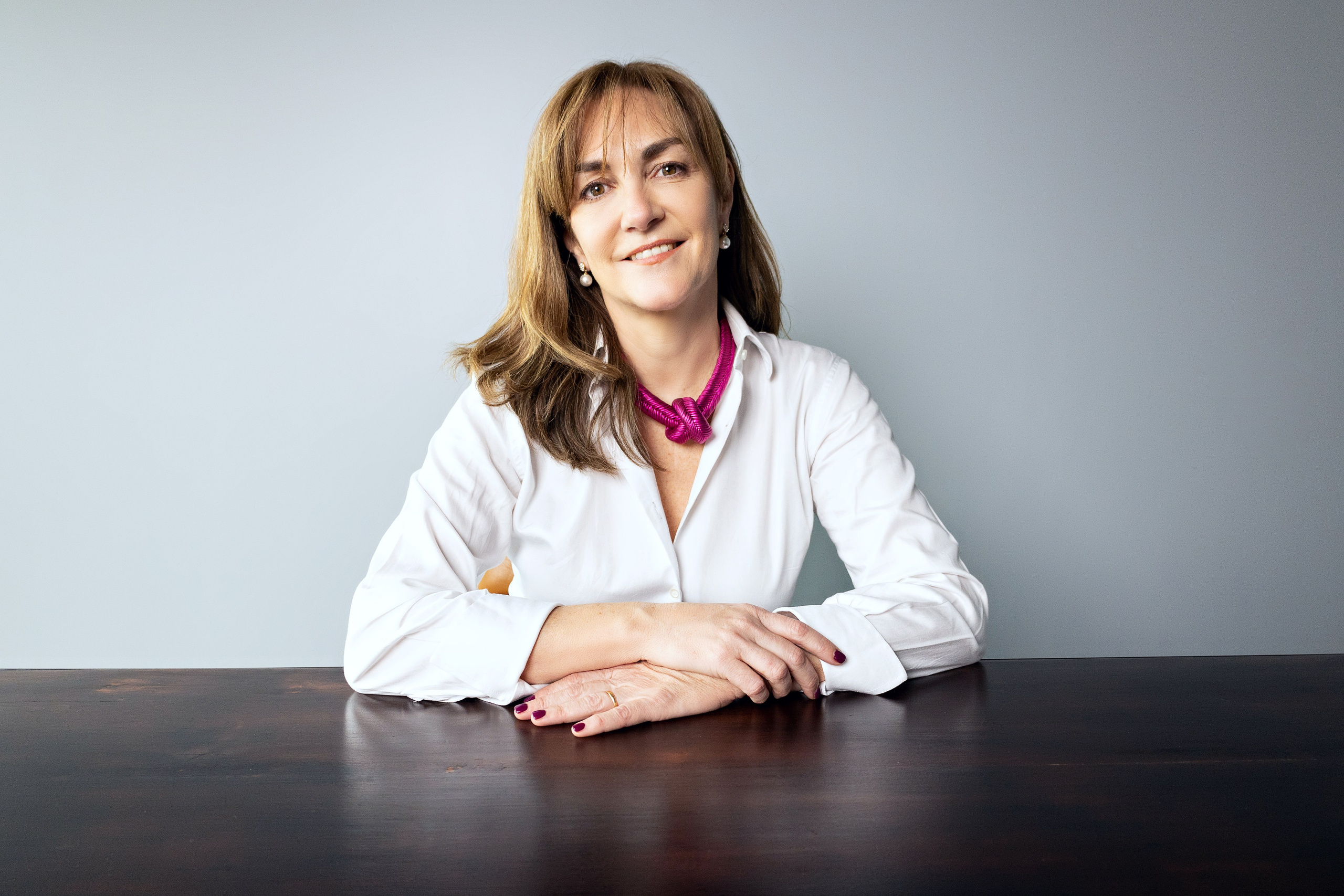 Fotografía Corporativa y Retratos Profesionales en Santiago, Chile. Retrato formal. Fotos Profesionales para LinkedIn, Empresas. Fotógrafa en Santiago, Chile | Julia Zalnova