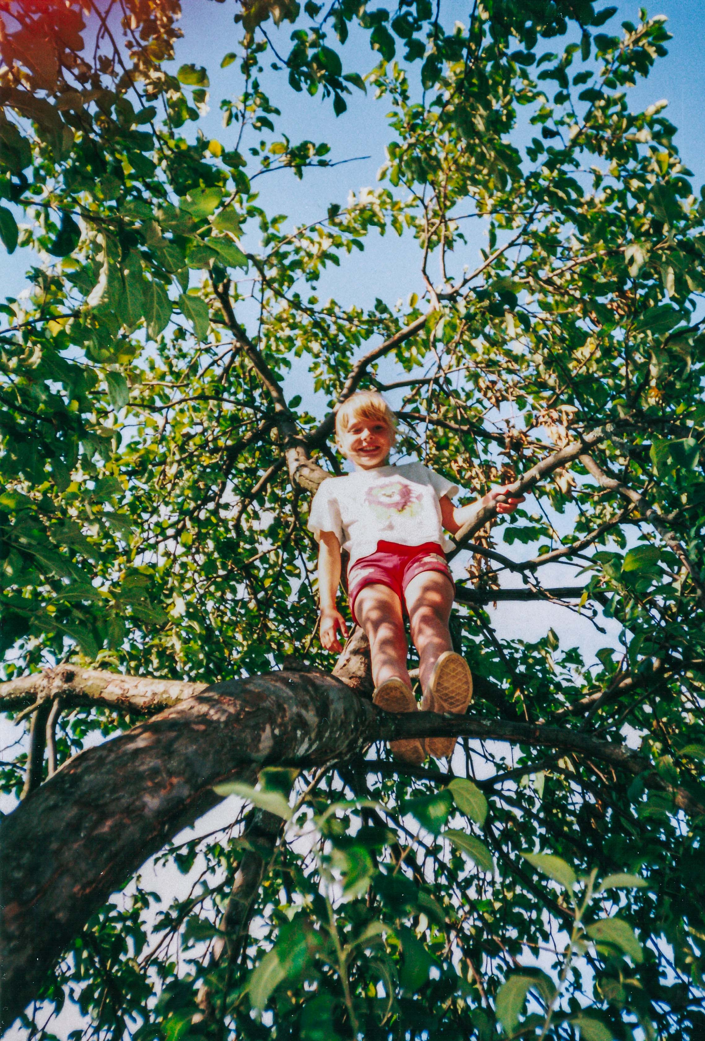Фотокнига «Брод» визуальной художницы Ольги Михальчук. Ольга Михальчук, художница и фотограф