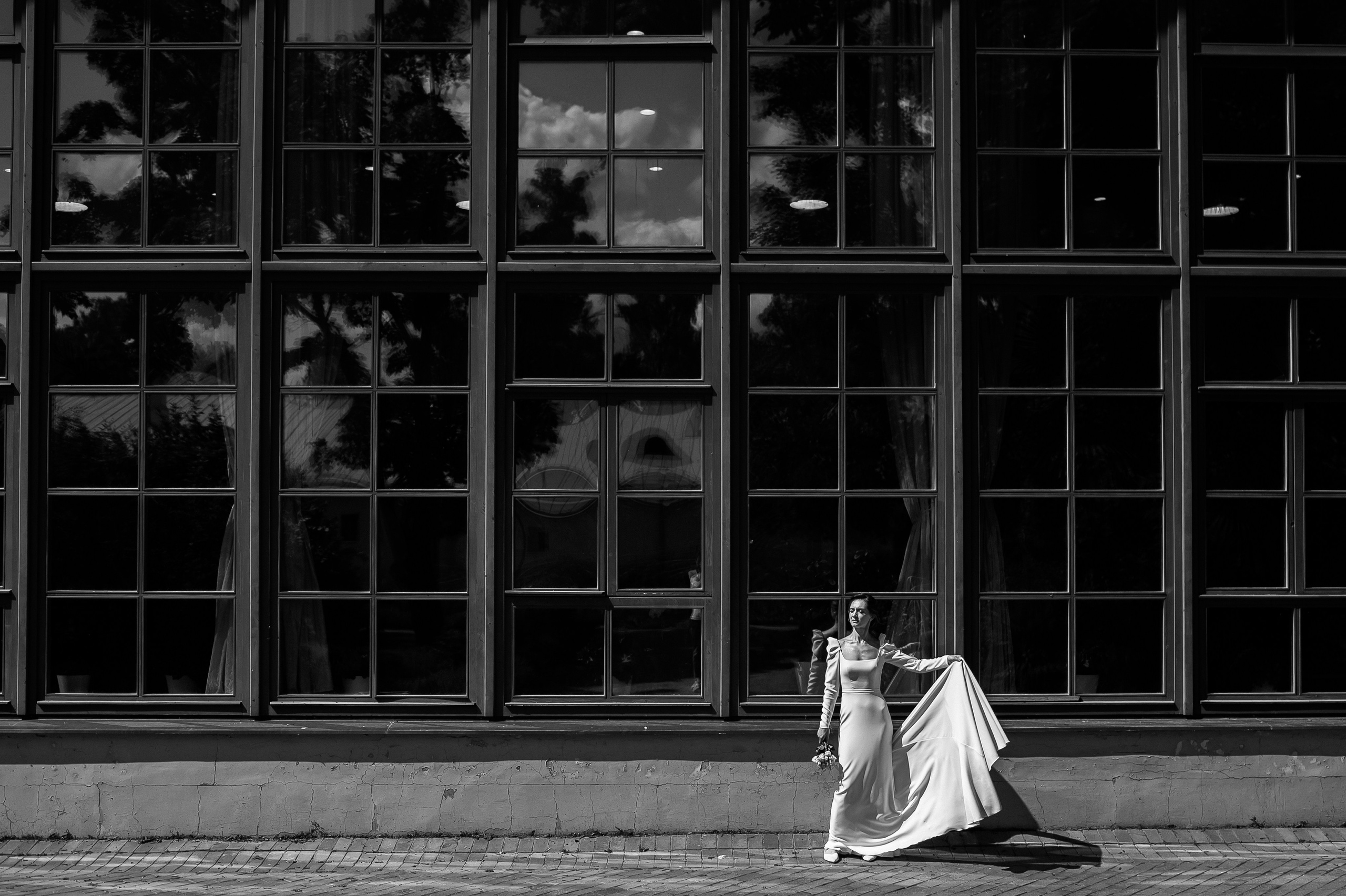 Невеста у оранжереи в Царицыно