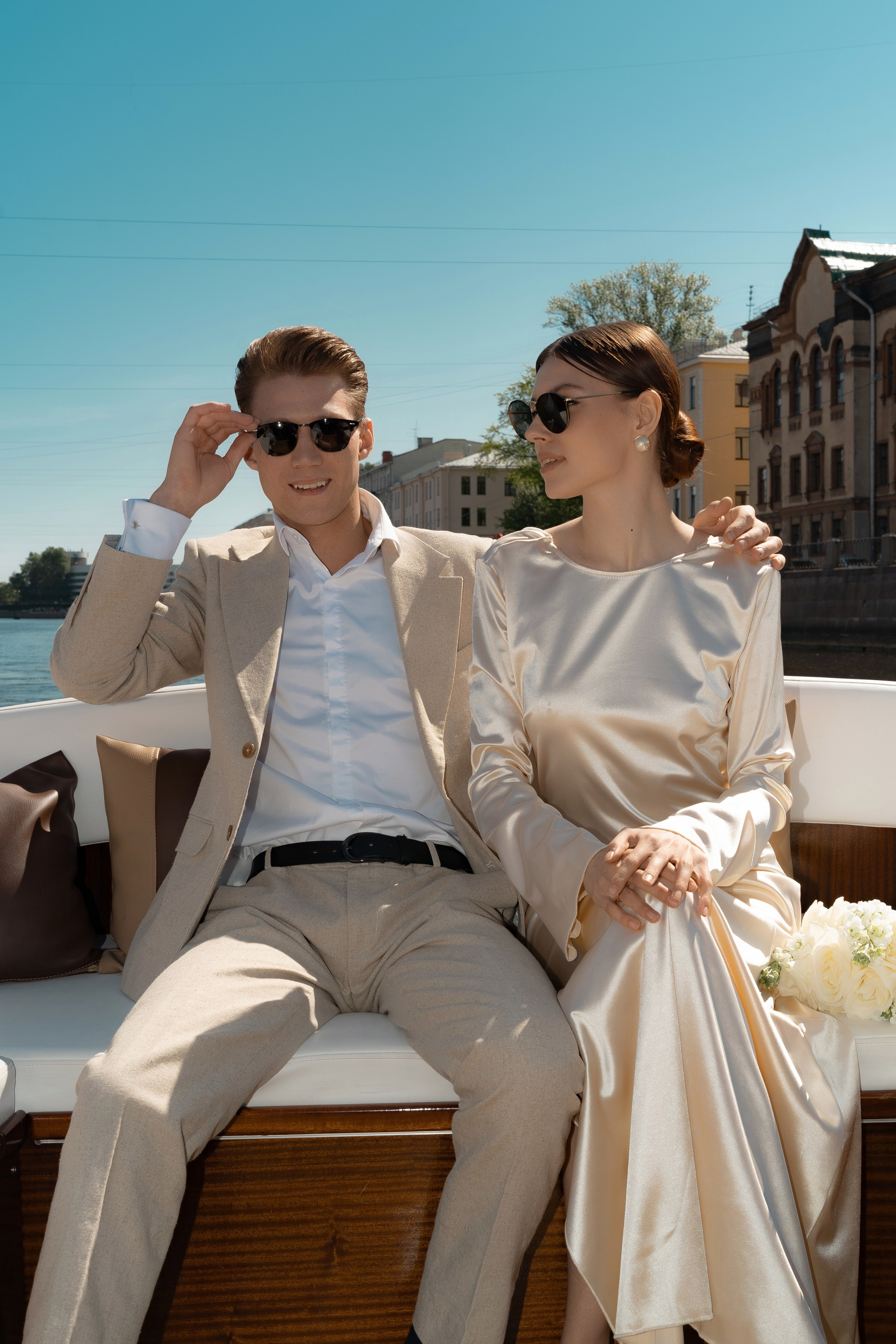 Прогулка по рекам и каналам Петербурга — свадебная фотосессия на катере. Свадебный фотограф Дмитрий Родионов — Санкт-Петербург и Ленинградская область