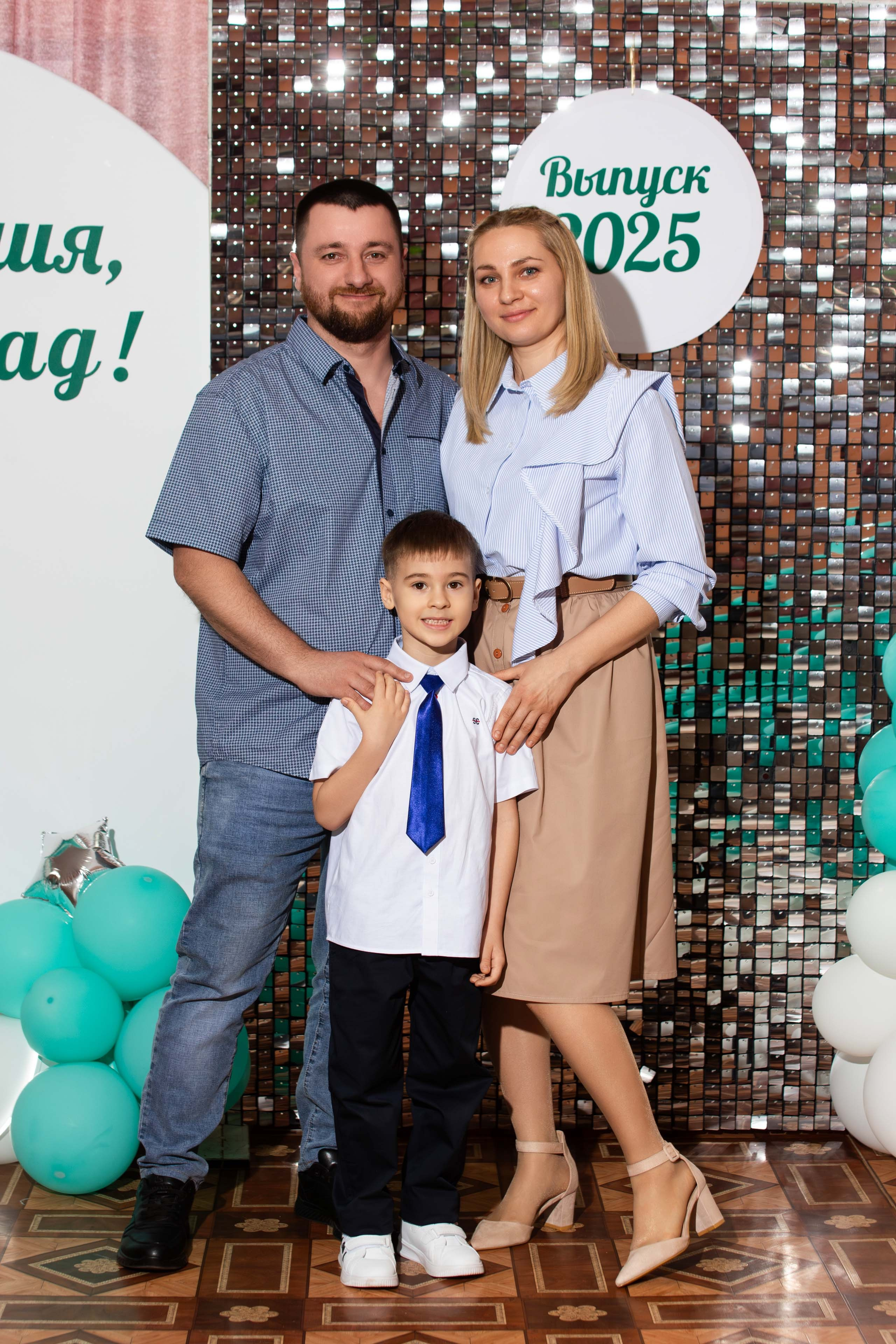 Профессиональный фотограф Николай Богатырев запечатлевает выпускной в детском саду в Мценске, Орле и Орловской области, яркие кадры первоклассников.