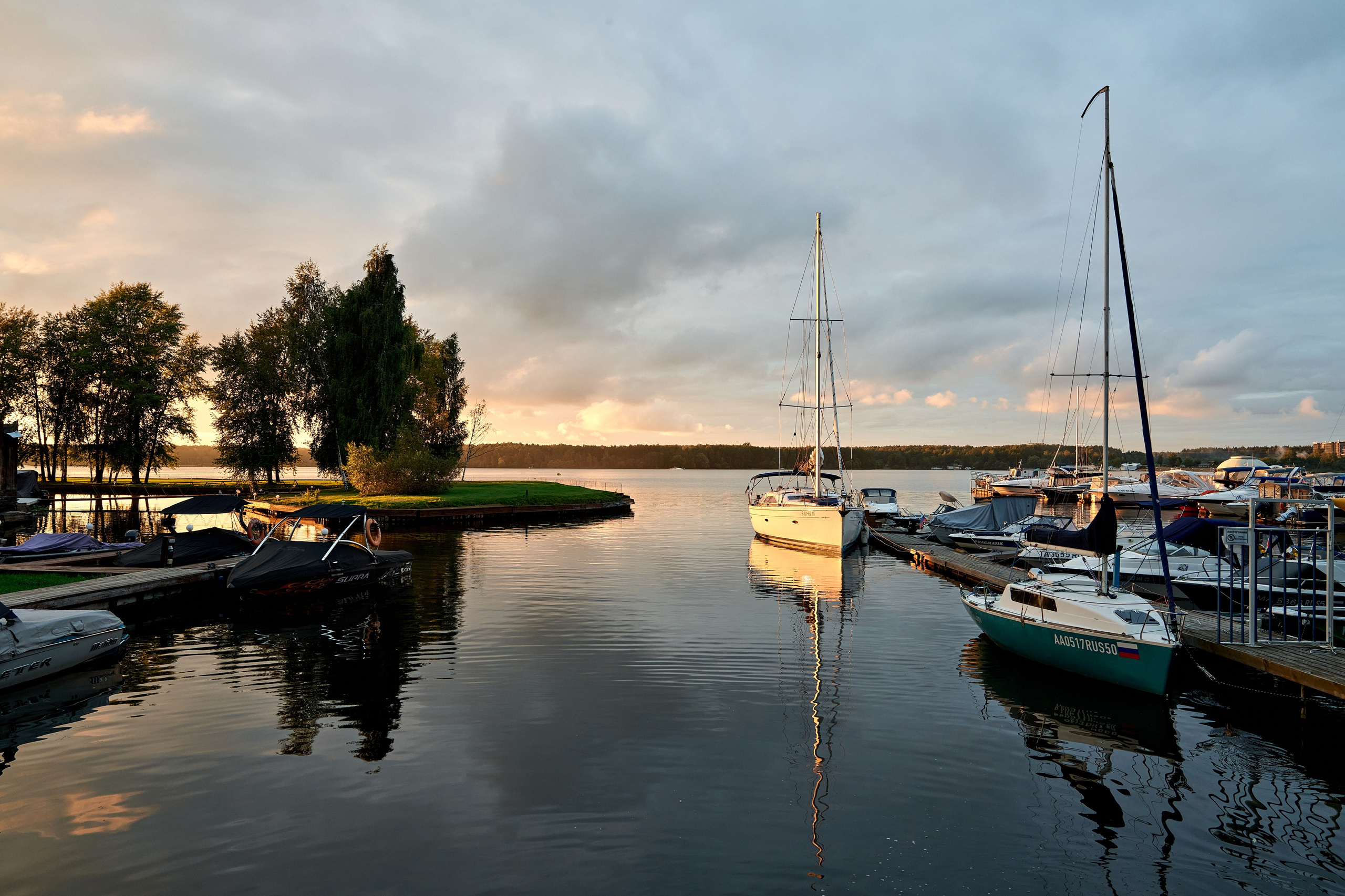 Нежная свадьба Антона и Софьи в яхт-клубе «Портофино». Фотограф Меняйло Евгений. Свадьба. Портрет. Репортаж. Семья. Контент