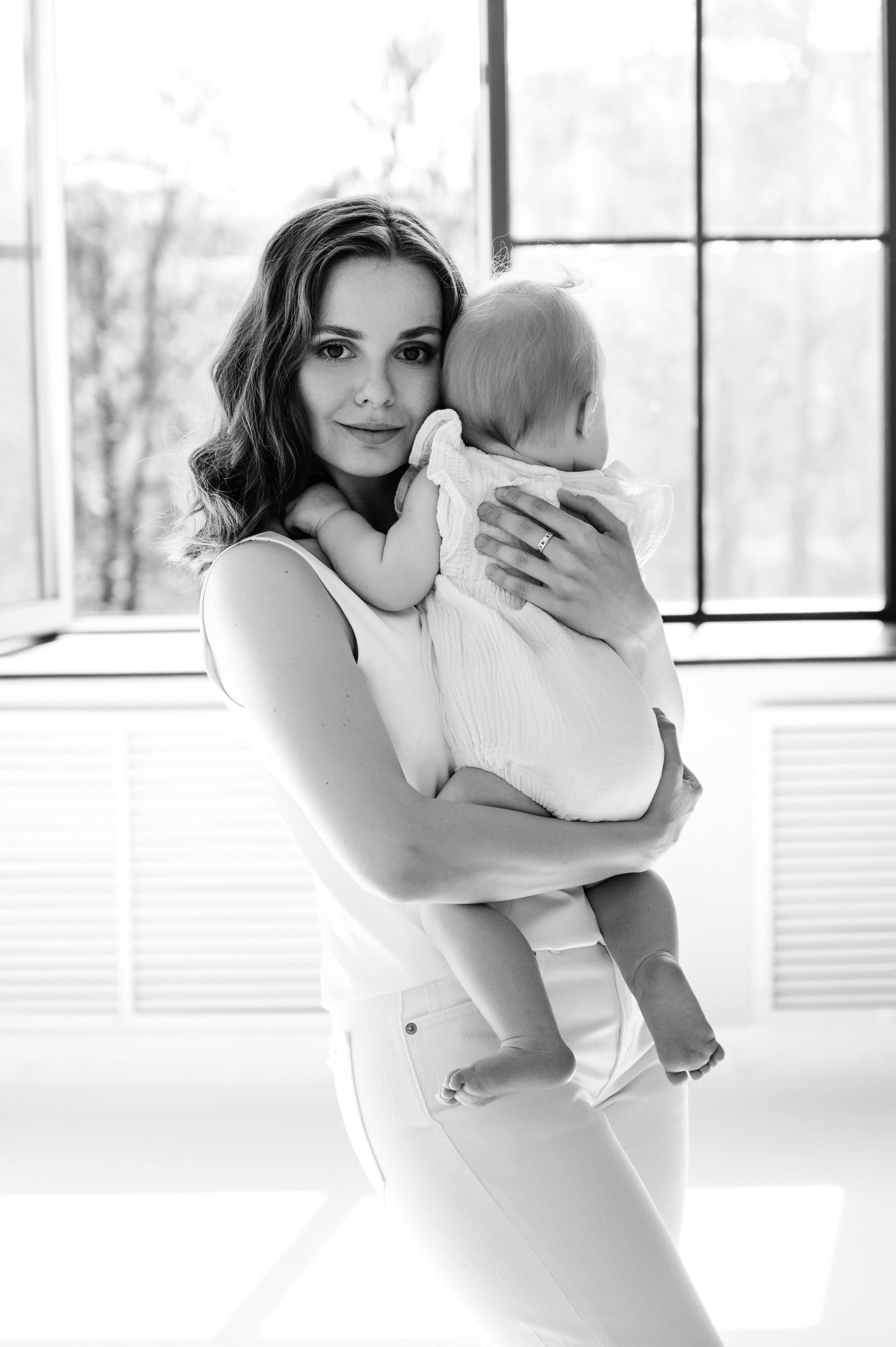 Семейная съемка. Профессиональный фотограф беременности в СПБ. Стильные фотосессии беременности в стиле минимализм и классическая фотография