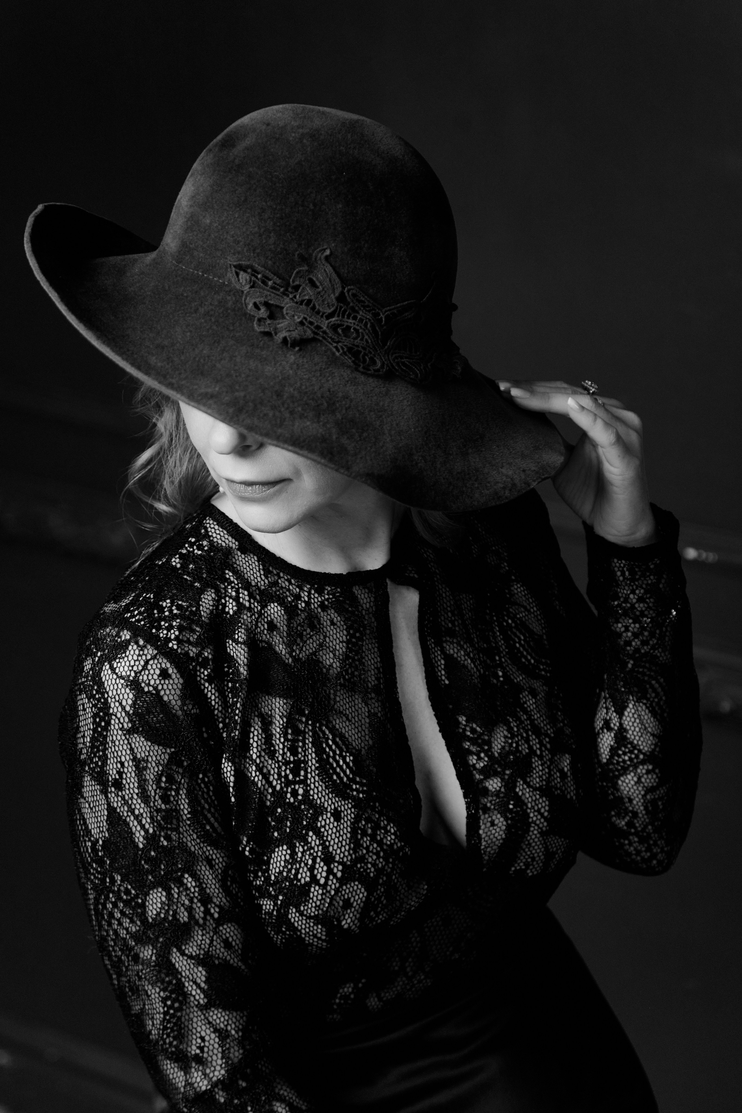 Пикантная фотосессия для прекрасной дамы. Семейная фотосессия и съёмка в школе СПб Сударикова Мария