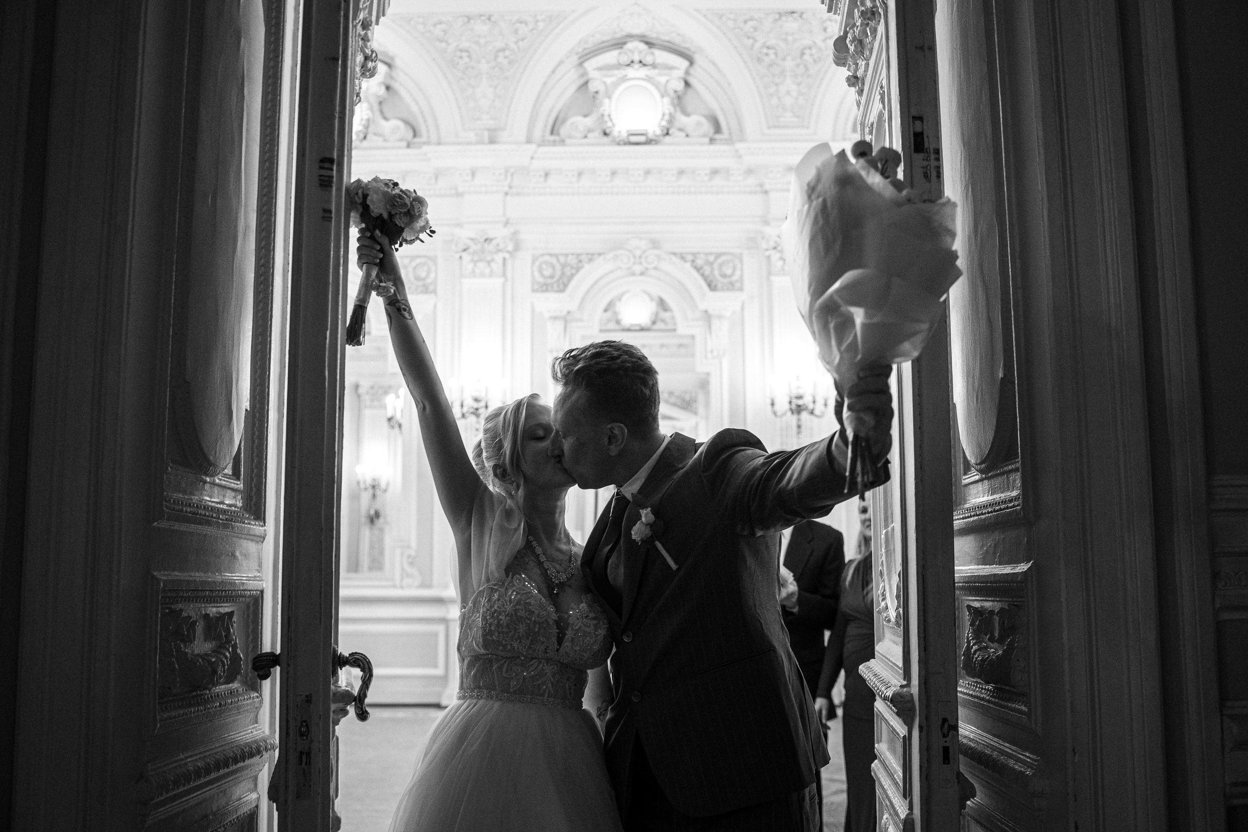 Love in Black and White. Professional photoartist in St. Petersburg (wedding, reportage, portrait, model book, love story) Alexander Shvedov
