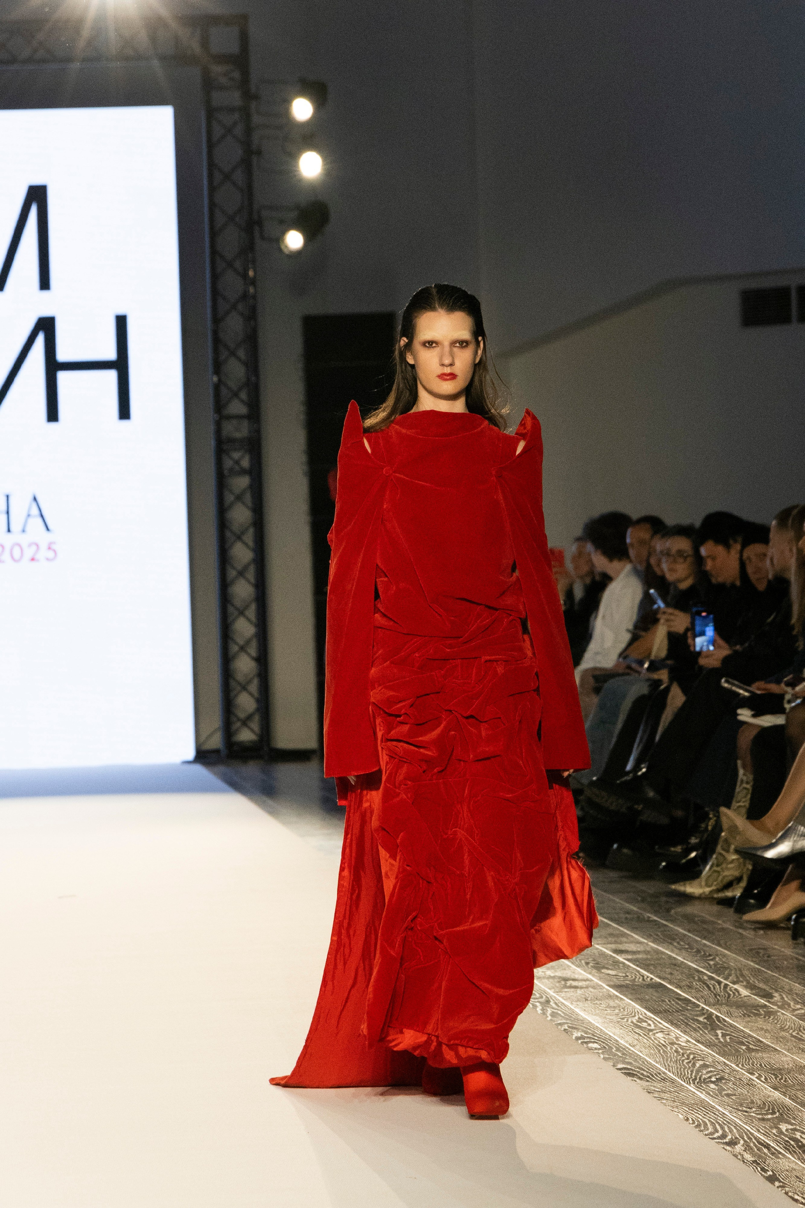 ДЛТ Собака.ru показ победителей конкурса «Новые имена в моде 2025». FOTOFAQ SKOOL г. Санкт-Петербург: очные, дистанционные и онлайн курсы фотографии