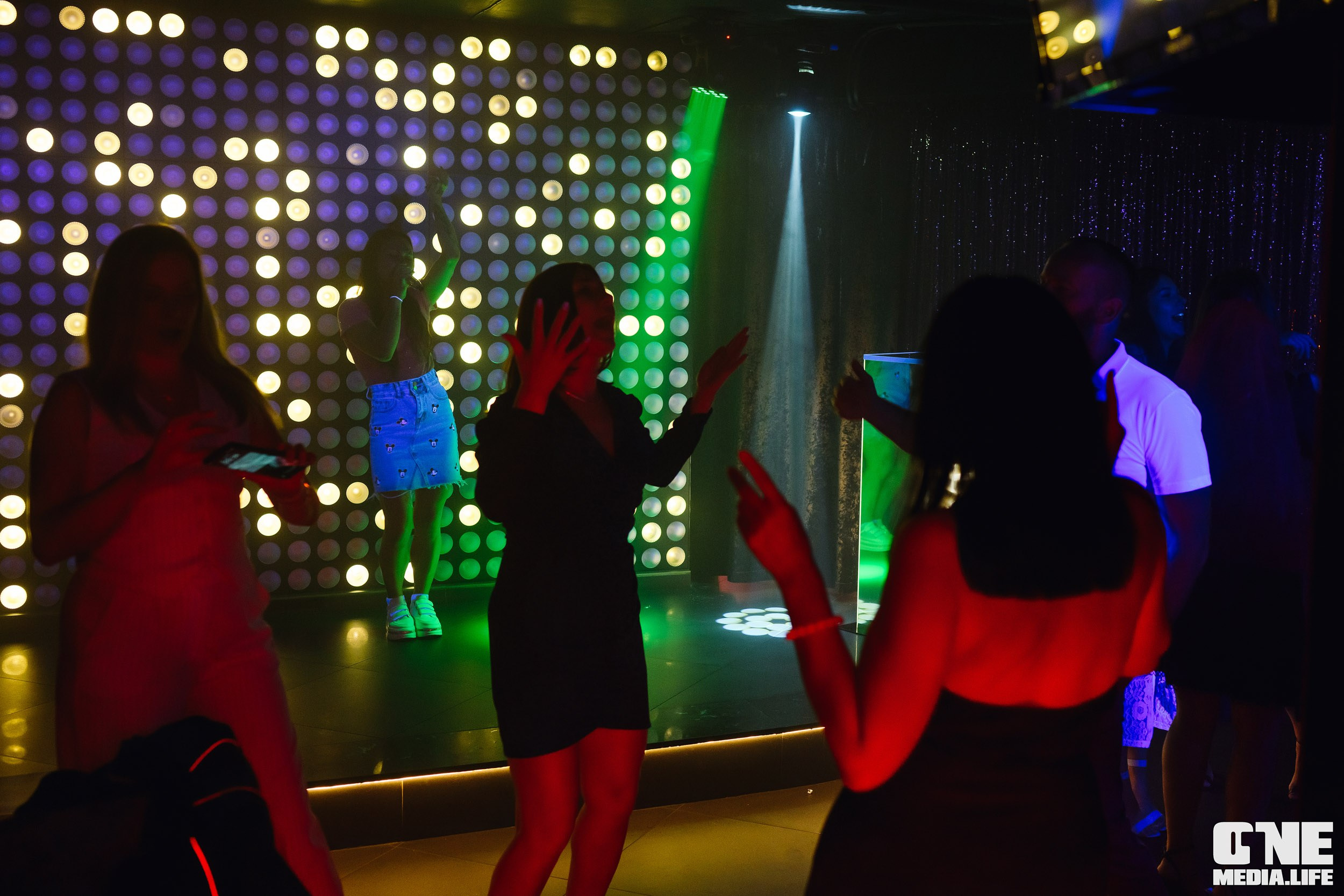 Фоторепортаж из караоке-клуба Эйфория. One Media Life: фоторепортажи, фотоотчеты с мероприятий и заведений