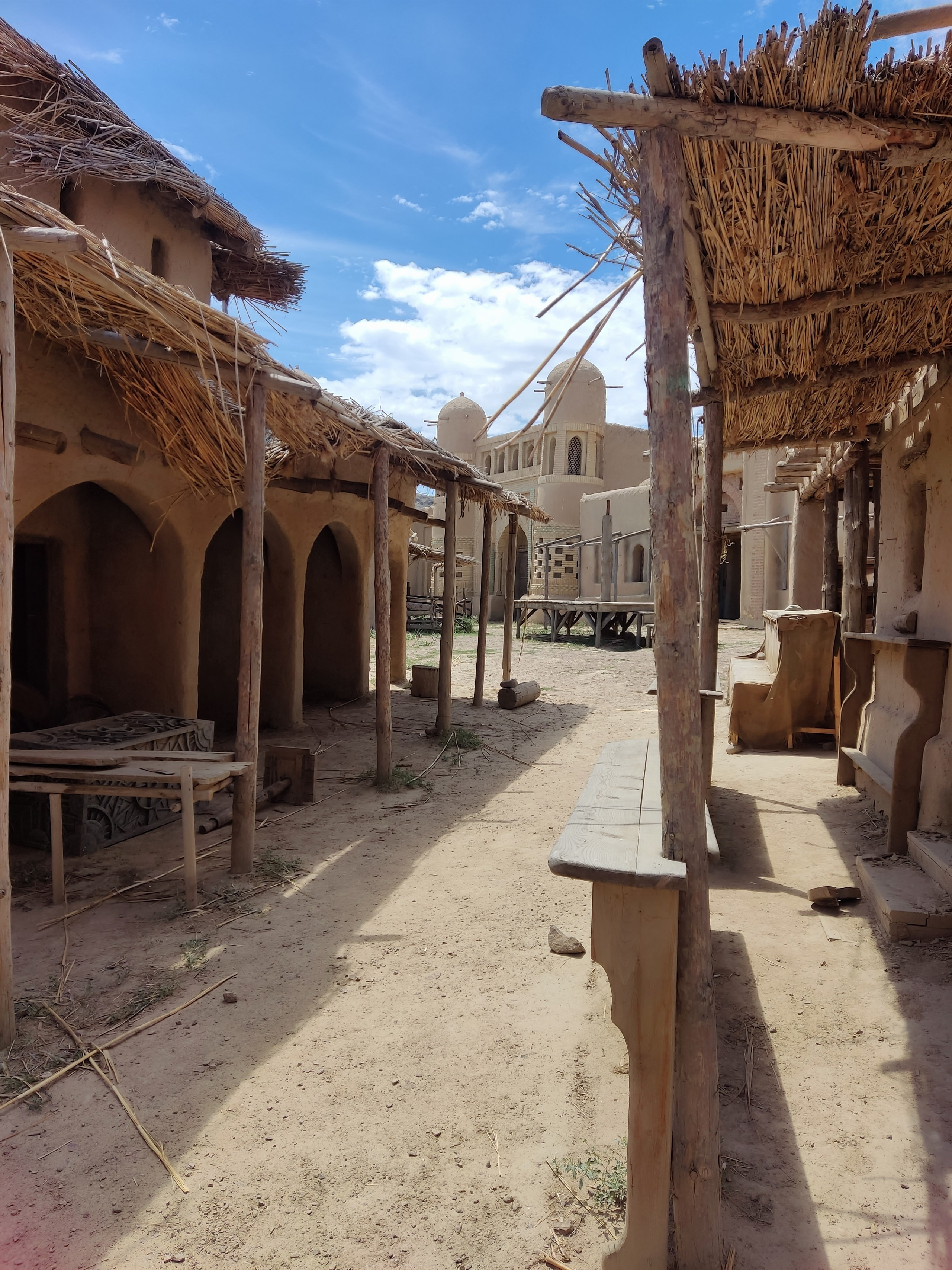 Melon Travel в Алматы: экскурсии и джип туры в Чарынский каньон, озера Каинды, Кольсай, Иссык, национальный парк Алтын Эмель