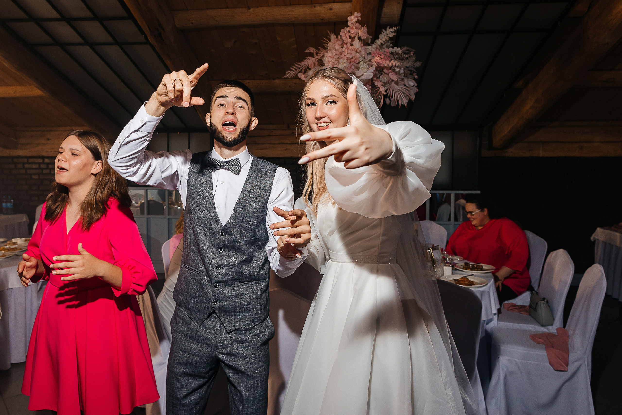 Чувственная первая встреча пары в отеле. Олег Сверчков | Свадебный фотограф Вологда