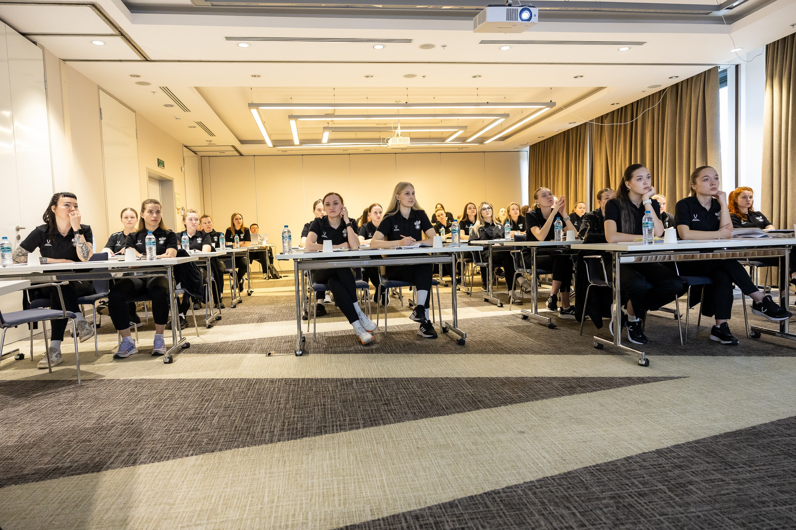 Учебно-тренировочные сборы судей-девушек МФЛ и ЮФЛ. Свадебная фотосъёмка в Москве, Туле