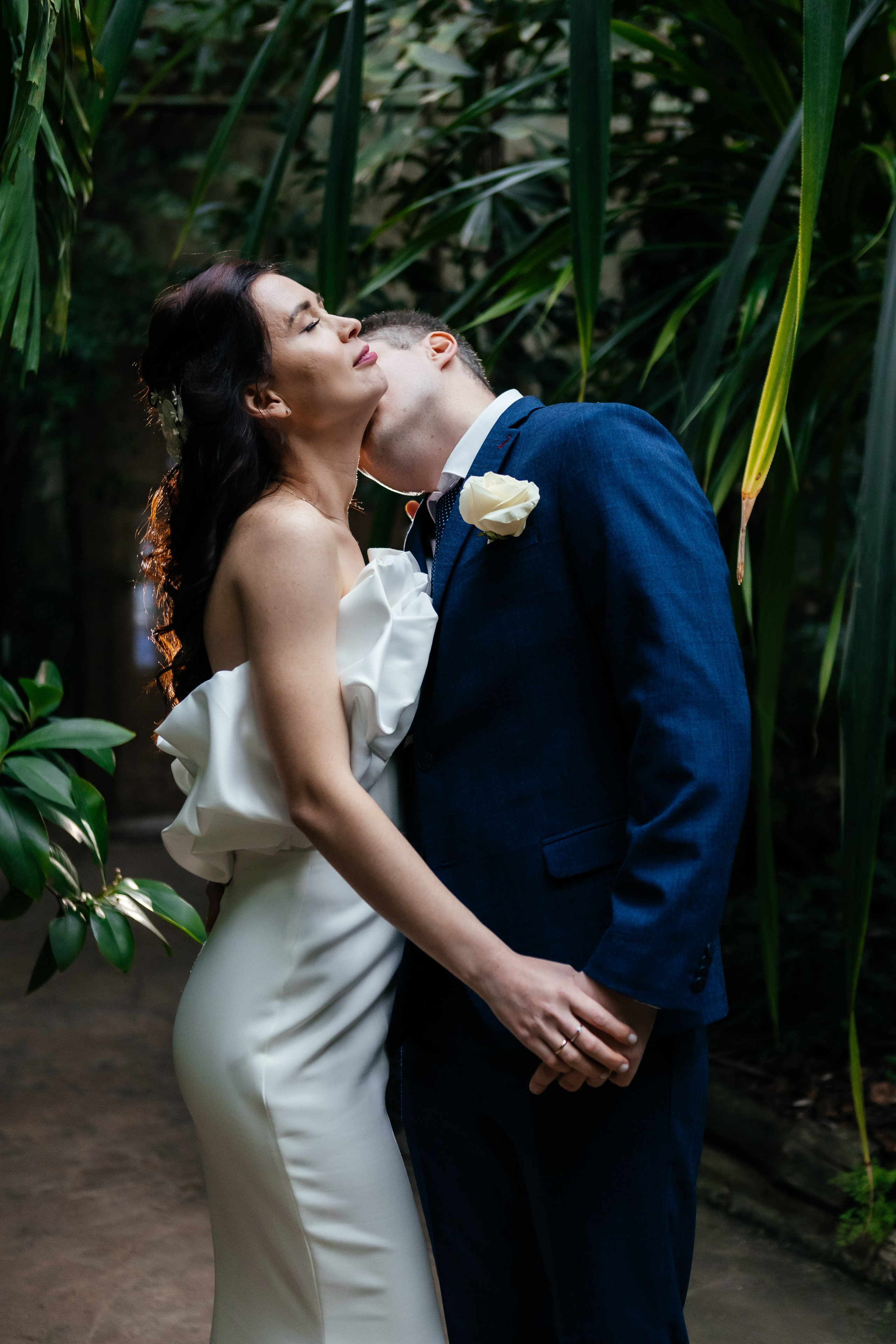 Свадебная фотосессия в Оранжерее ВДНХ. Свадебный фотограф в Москве