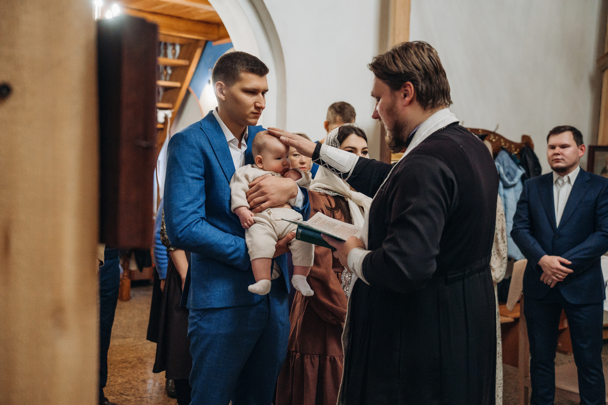 Фотограф на крещение в Храме Новомучеников д. Митрополье