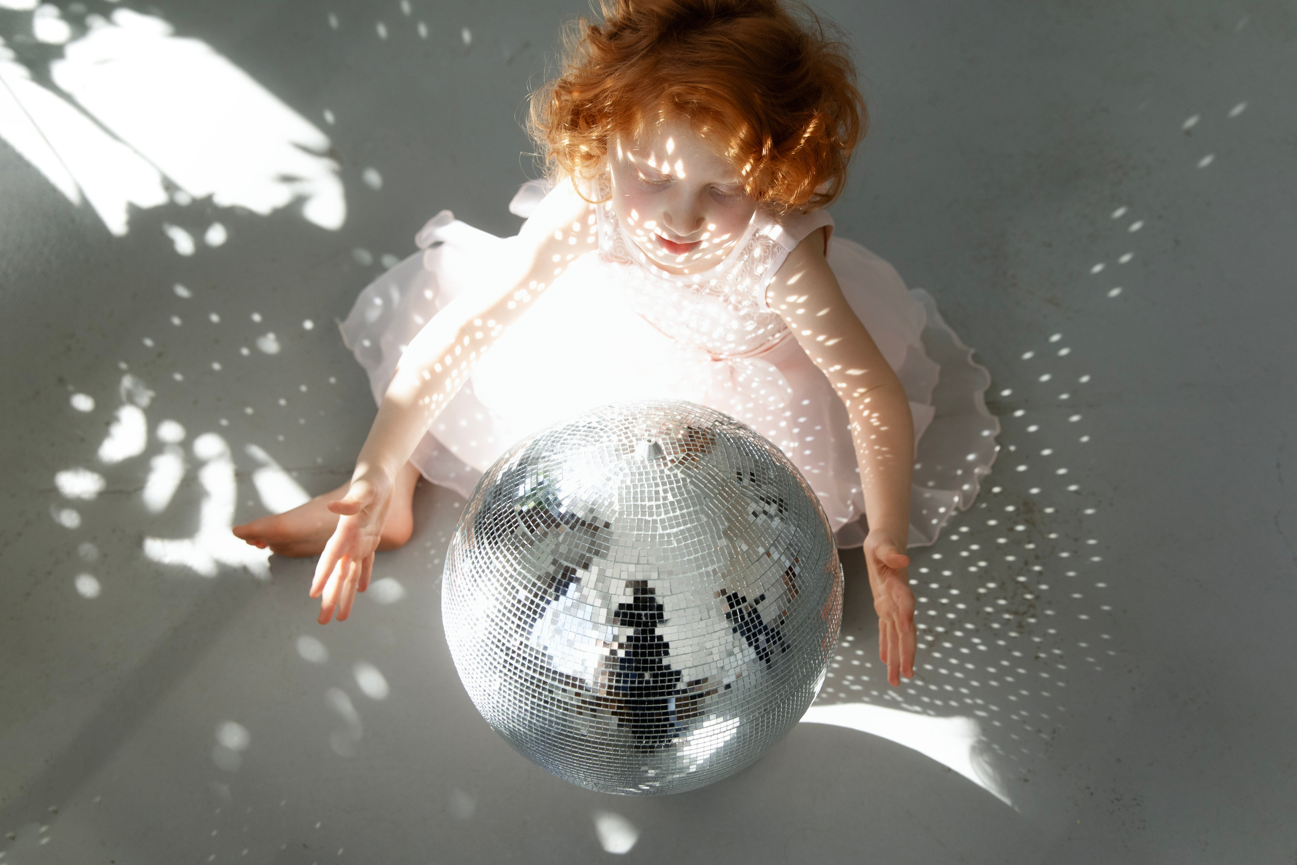 Съемка Софа и дискошар в студии. Фотограф новорожденных, детский фотограф Москва.Семейная съемка Москва. Семенова Анна