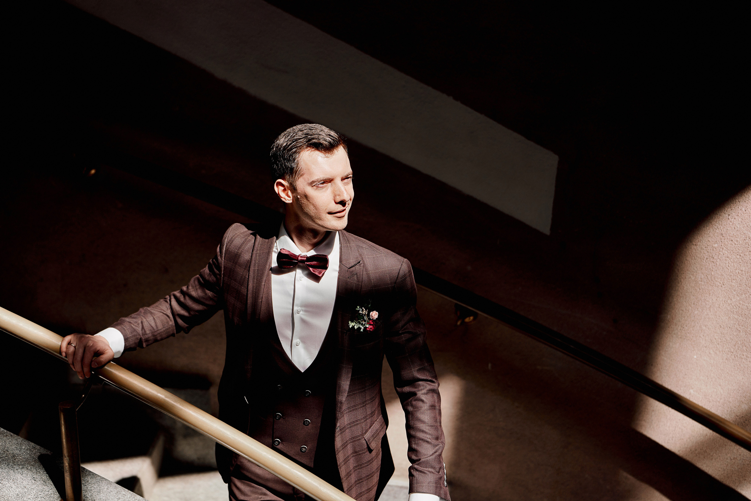 Жених на Андреевском мосту в Москве