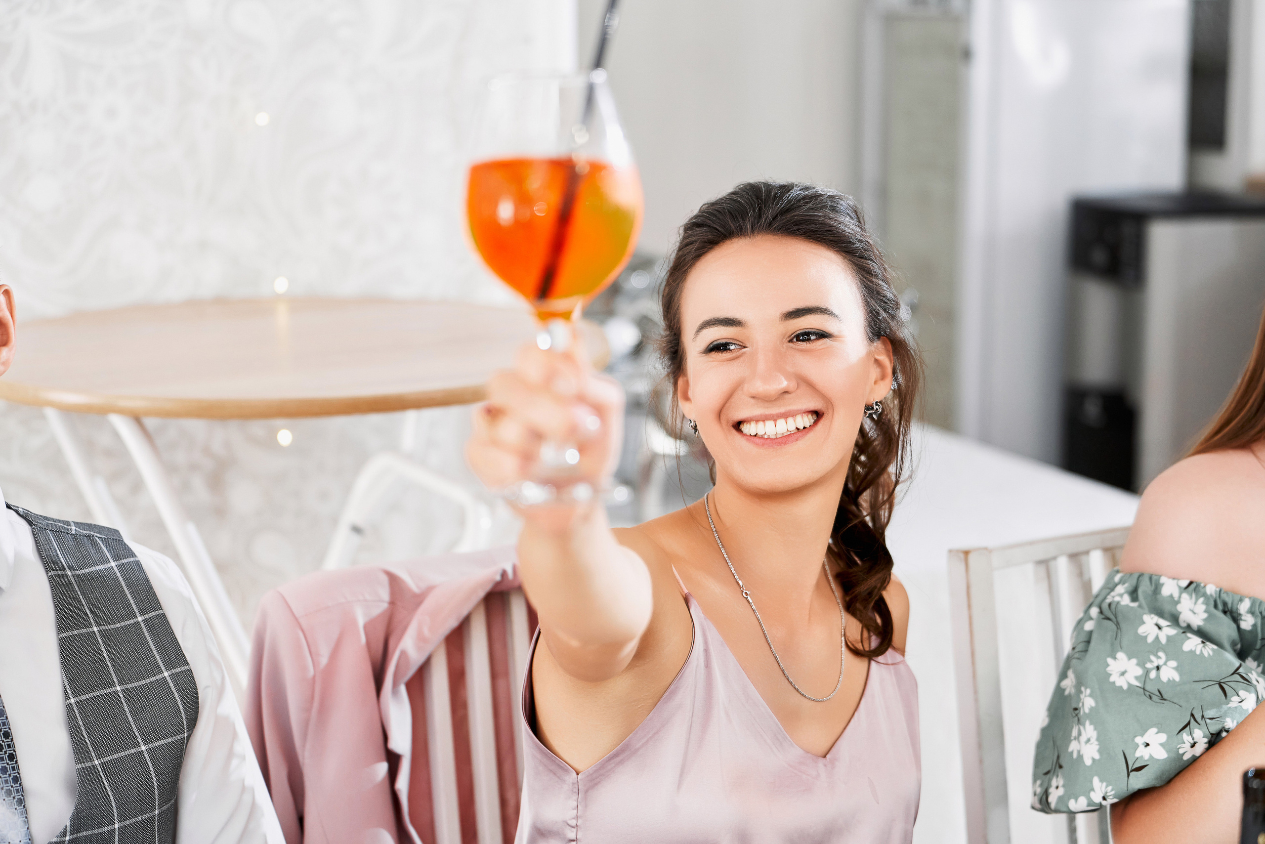 Девушка с баллом апироль