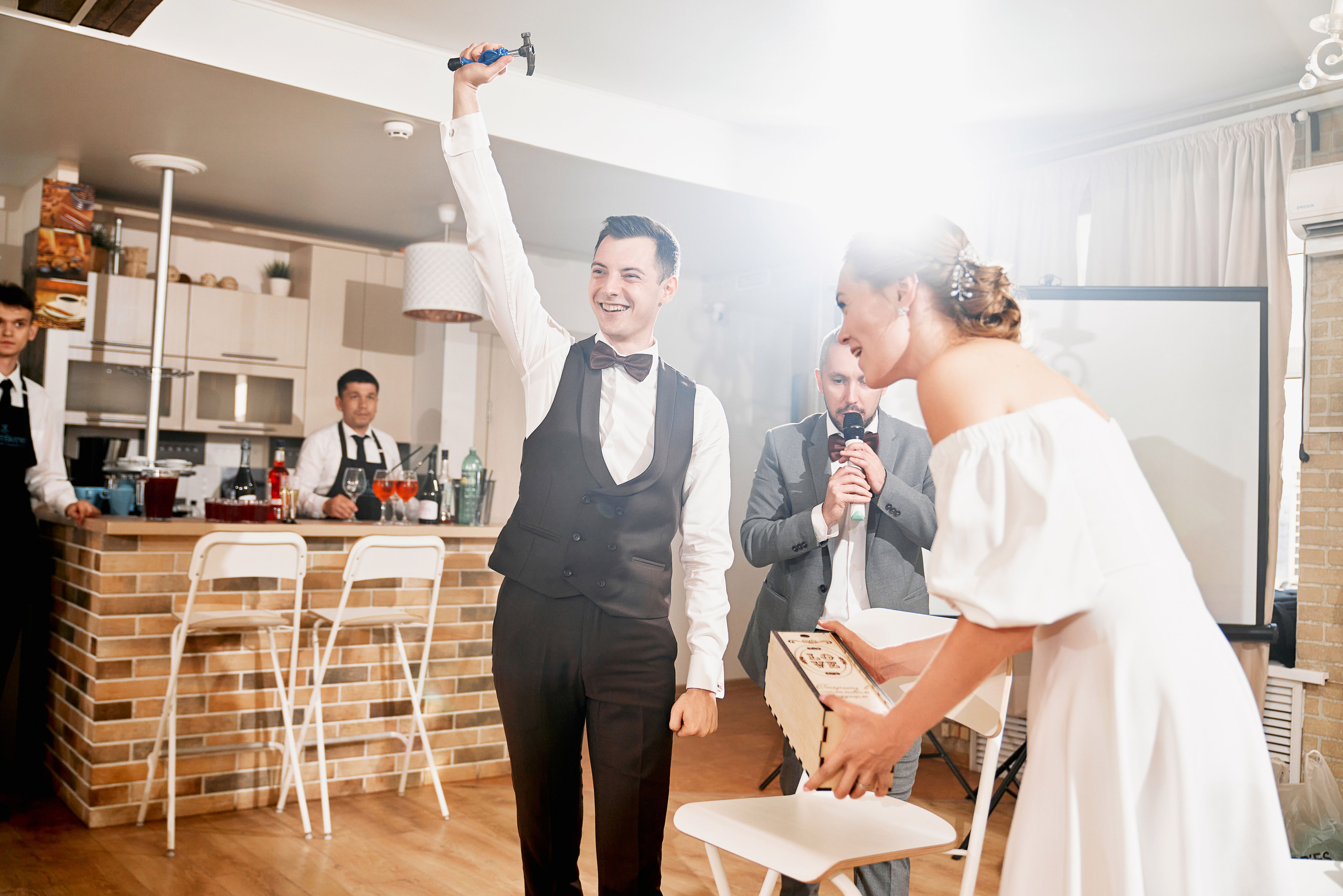 Вместо танцует женихом