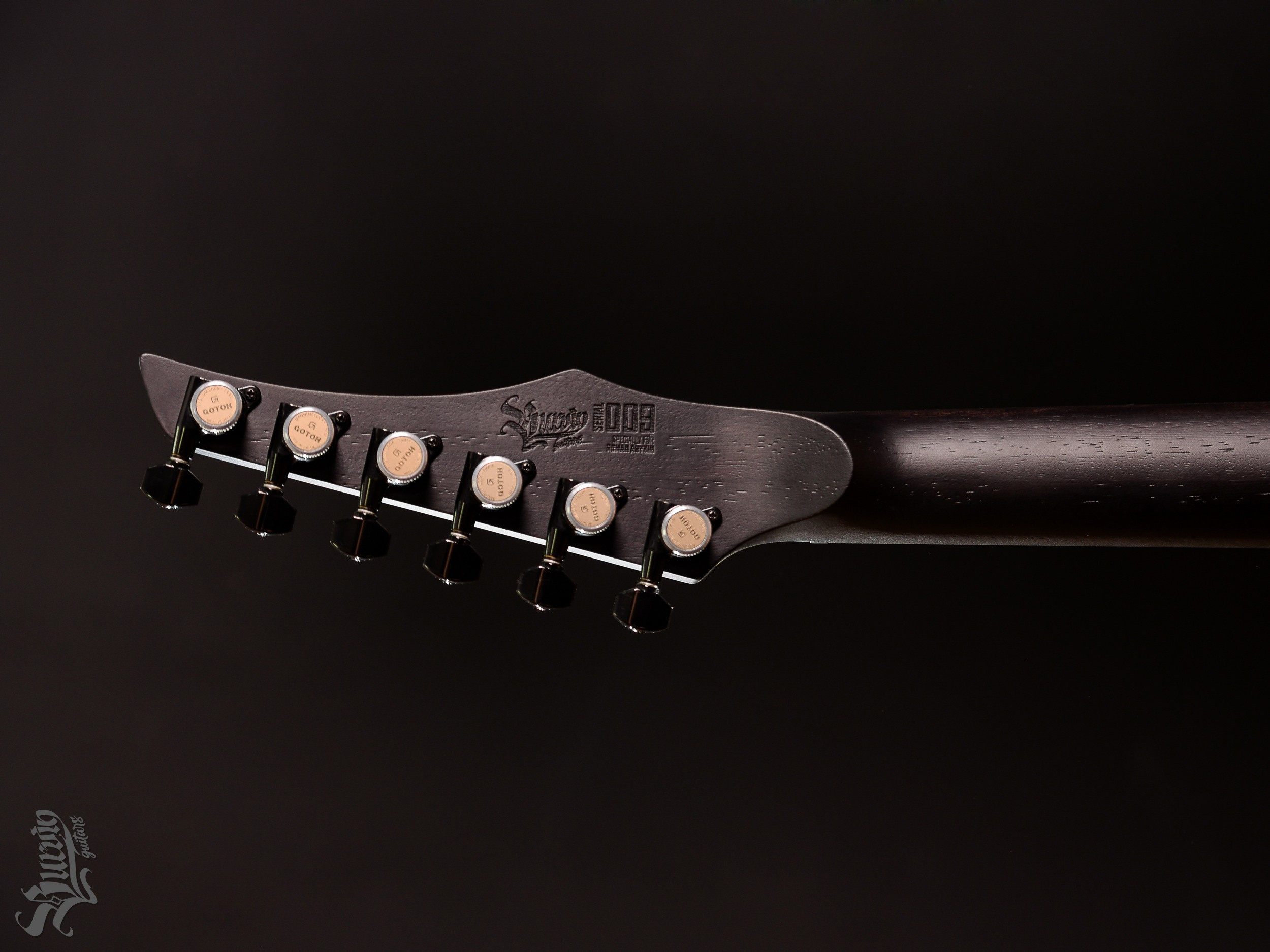 009 Zlaya Sobaka. Master of making guitars and basses to order