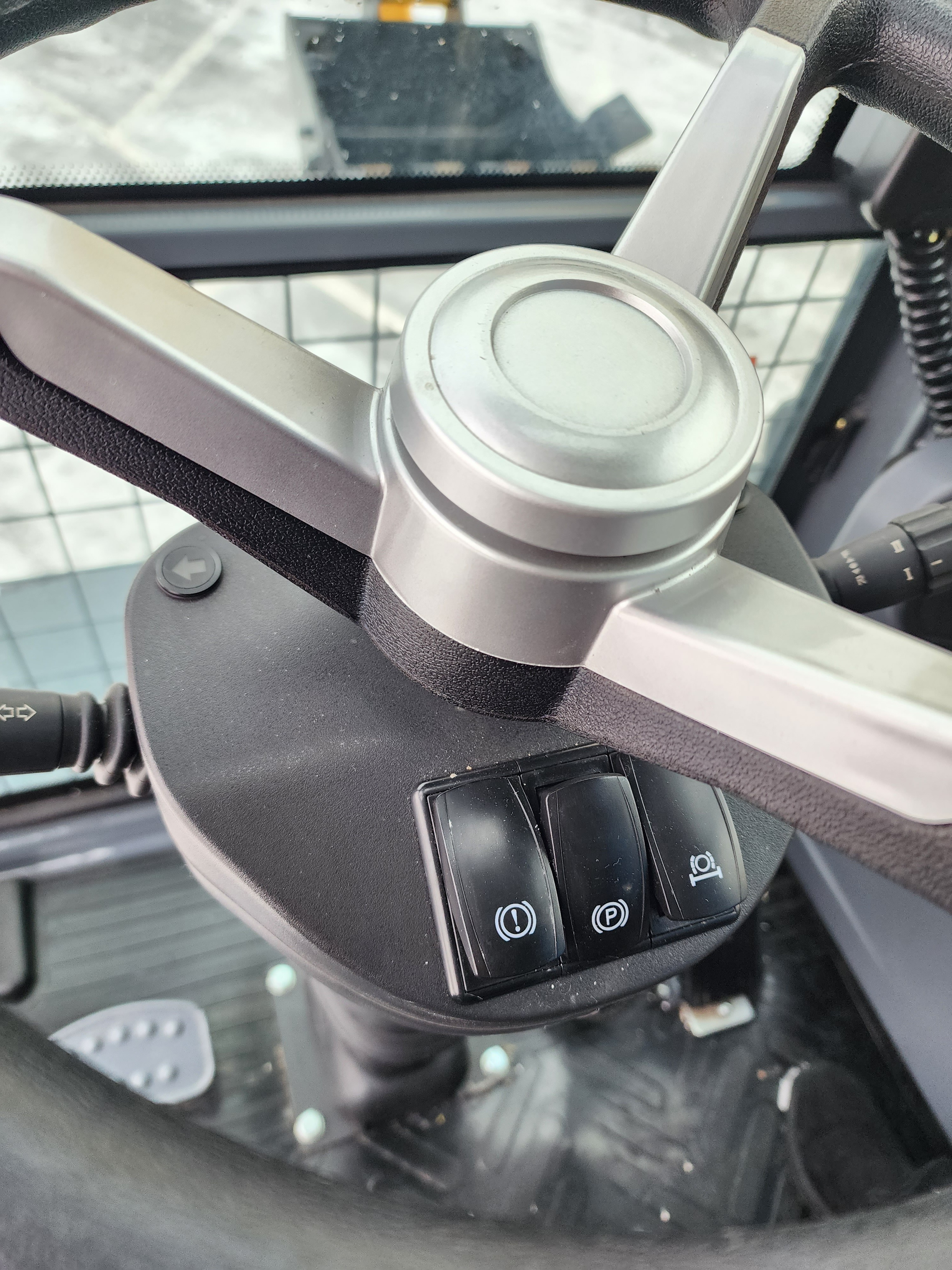 Фото кол. экс. Beezone BX80W. Продажа и обслуживание грузовой техники и спецтехники в г. Новосибирск компания СТИ