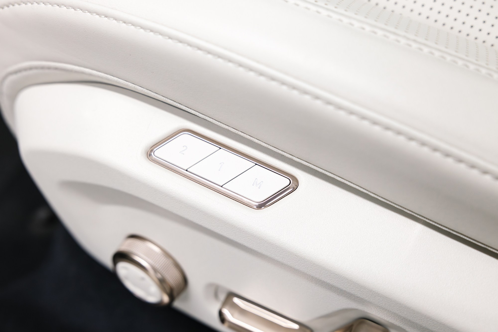 Lynk & Co 900 Ultra 2,0hyb 4WD AT (734 л. с.), 2025 г, 2,0 л бензин. Автосалон «Х-Авто»