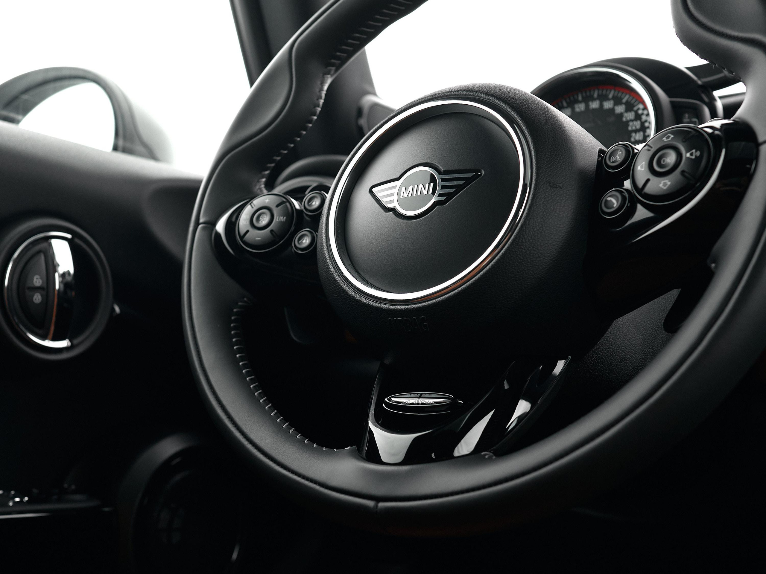 Автомобильный фотограф в Санкт-Петербурге Антон Гумен | Фотосессии авто для автосалонов