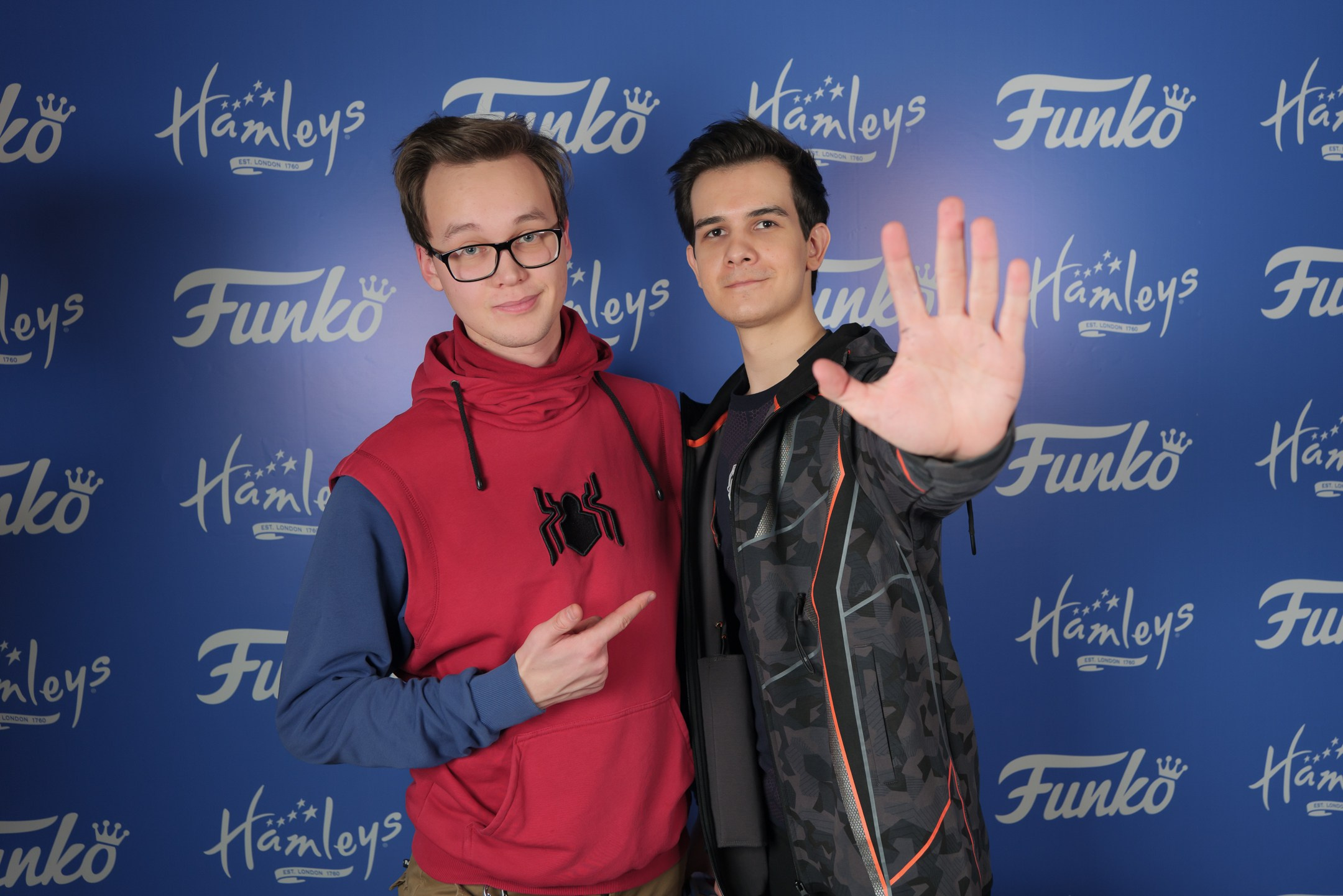 Фото Прайс Presswall. ByGreen.org — Cosplay photo and video with love