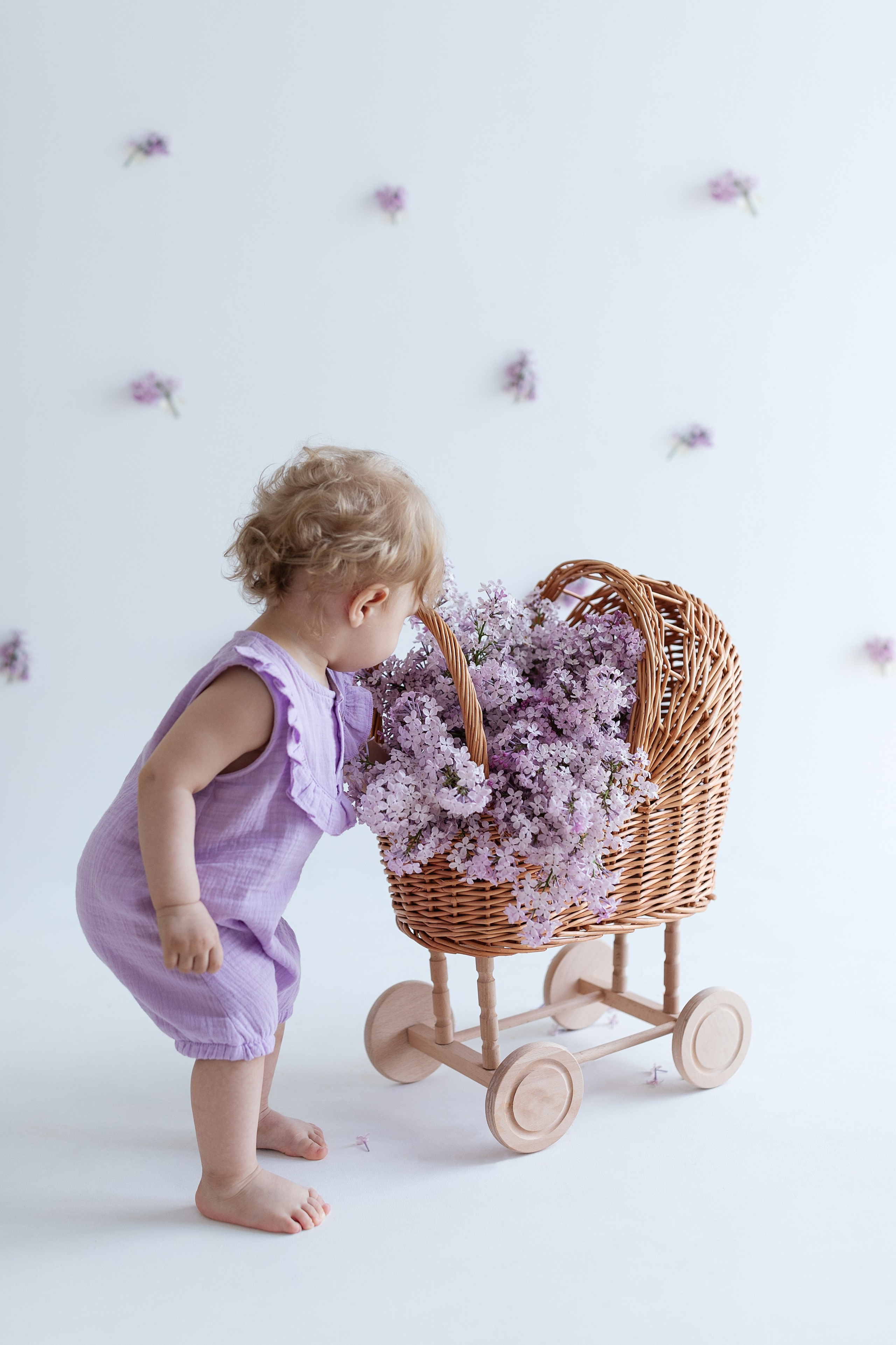 Малышки и сирень. Фотограф на годик Хабаровск Детский и семейный фотограф в Хабаровске Юлия Матвиенко