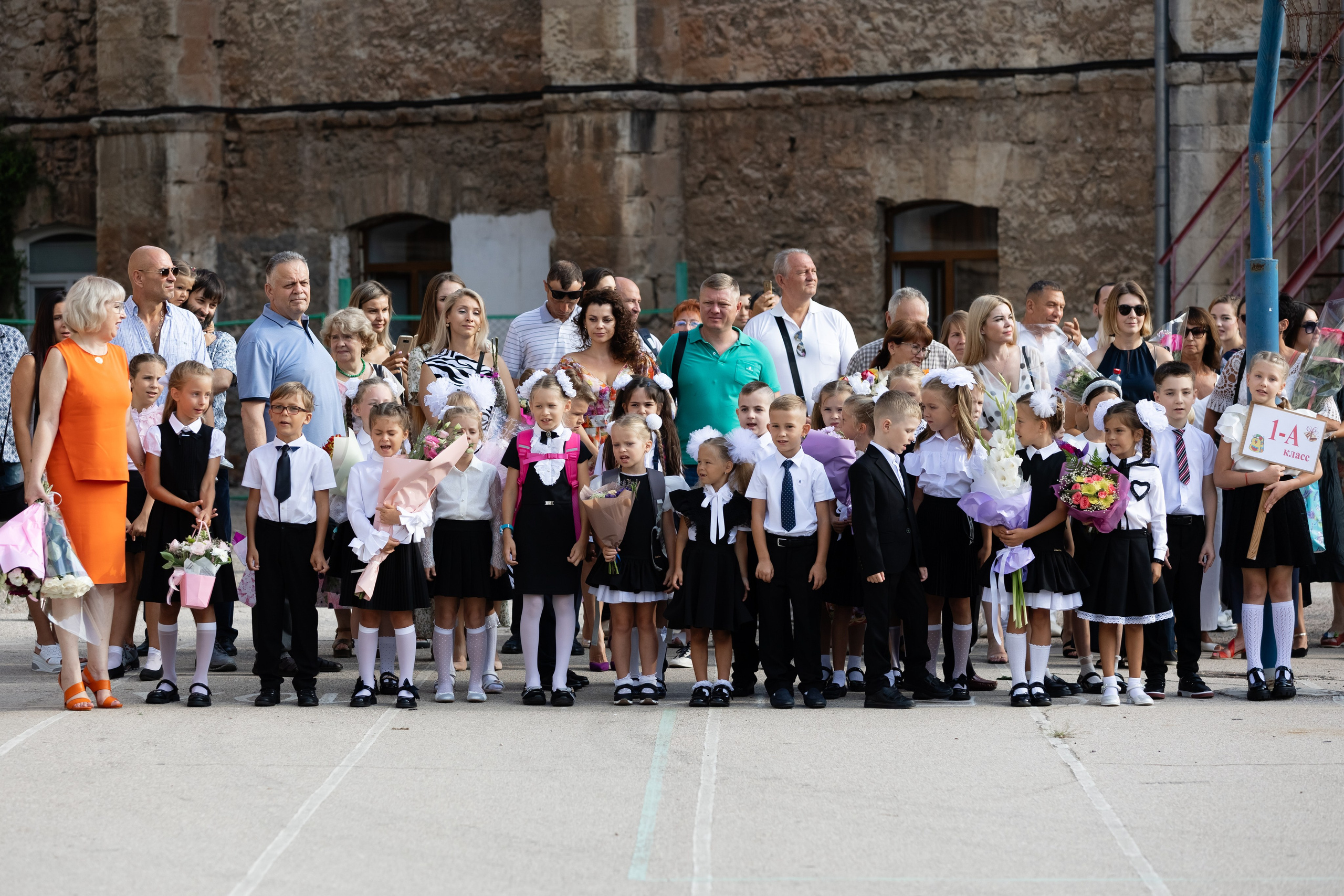 Первый раз — в первый класс. Фотосессия первоклассников 1 сентября. Свадебный фотограф, фотосъемка в Крыму, Севастополе, Симферополе, Ялте