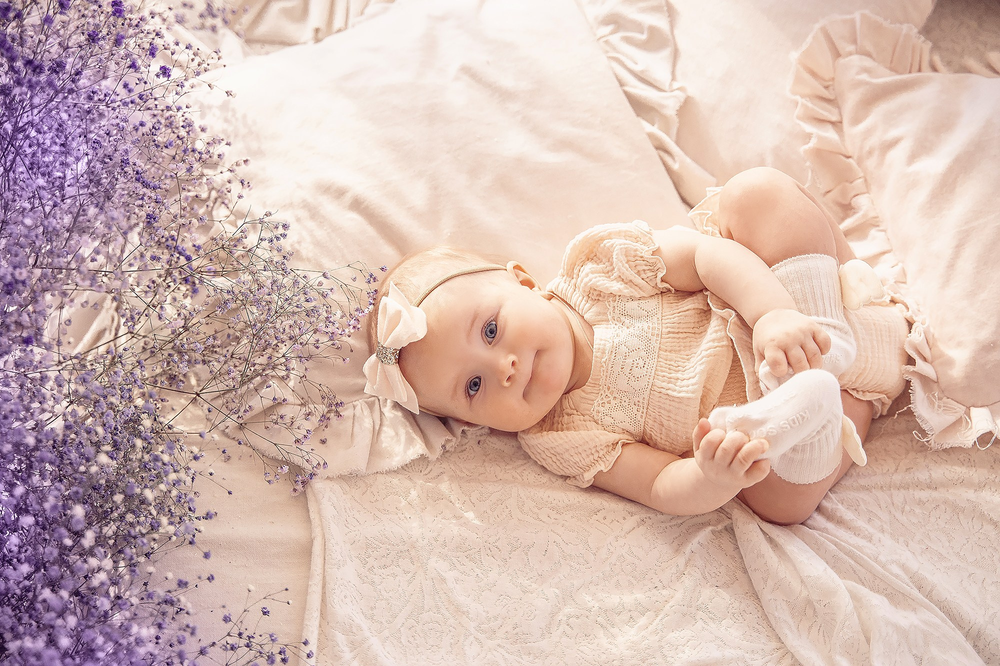 Весенняя фотосессия в лиловых цветах. Детский и семейный фотограф в Москве Катерина Орлова