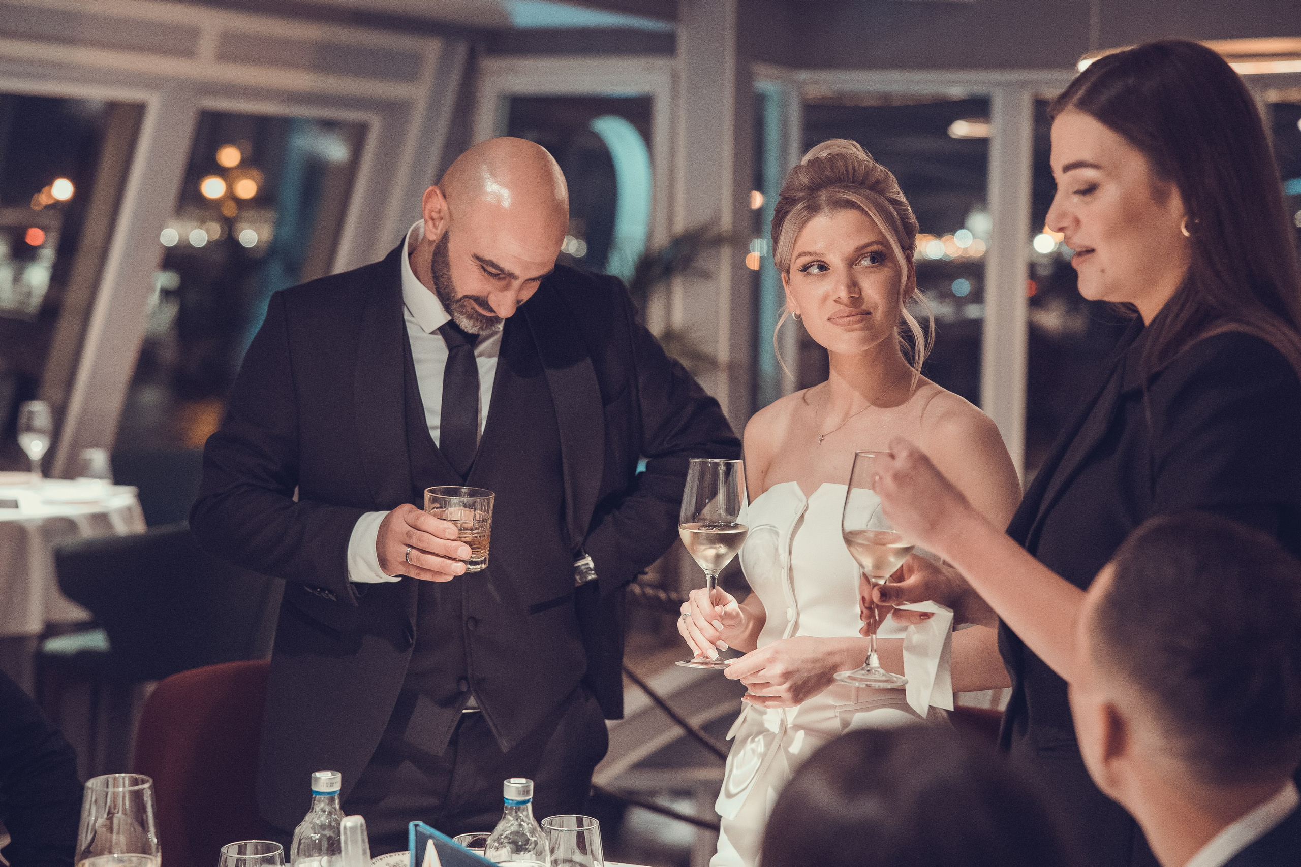 На торжестве у Стаса и Виктории. Professional photoartist in St. Petersburg (wedding, reportage, portrait, model book, love story) Alexander Shvedov