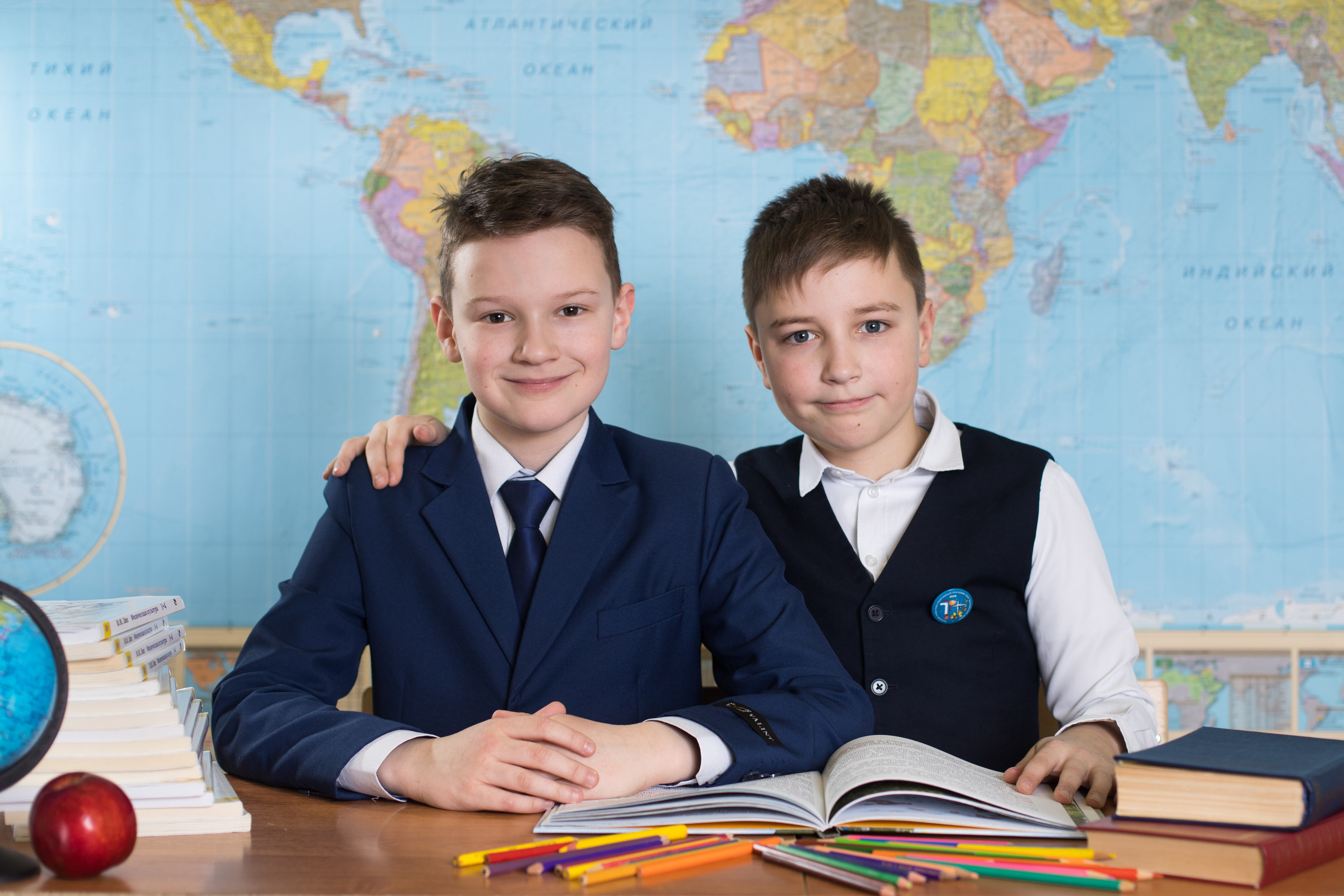 800 руб портретная фотосессия каждого ученика. ВЫПУСКНЫЕ АЛЬБОМЫ для детского сада и школы Санкт-Петербург и Лен. область