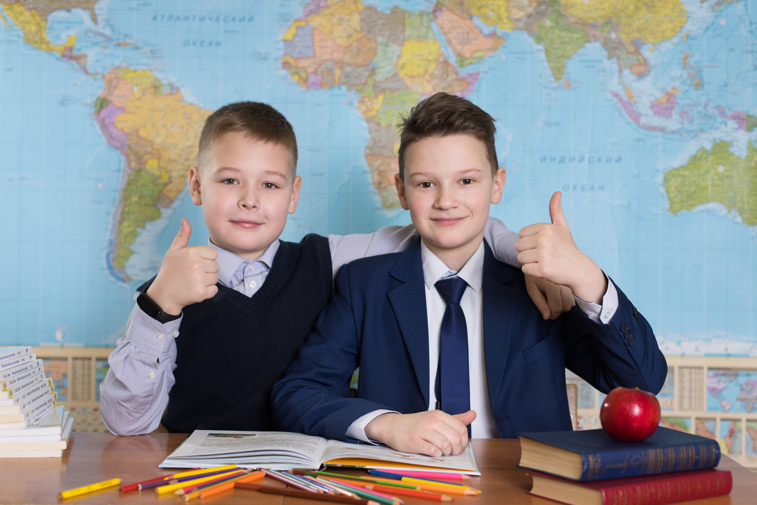 800 руб портретная фотосессия каждого ученика. ВЫПУСКНЫЕ АЛЬБОМЫ для детского сада и школы Санкт-Петербург и Лен. область