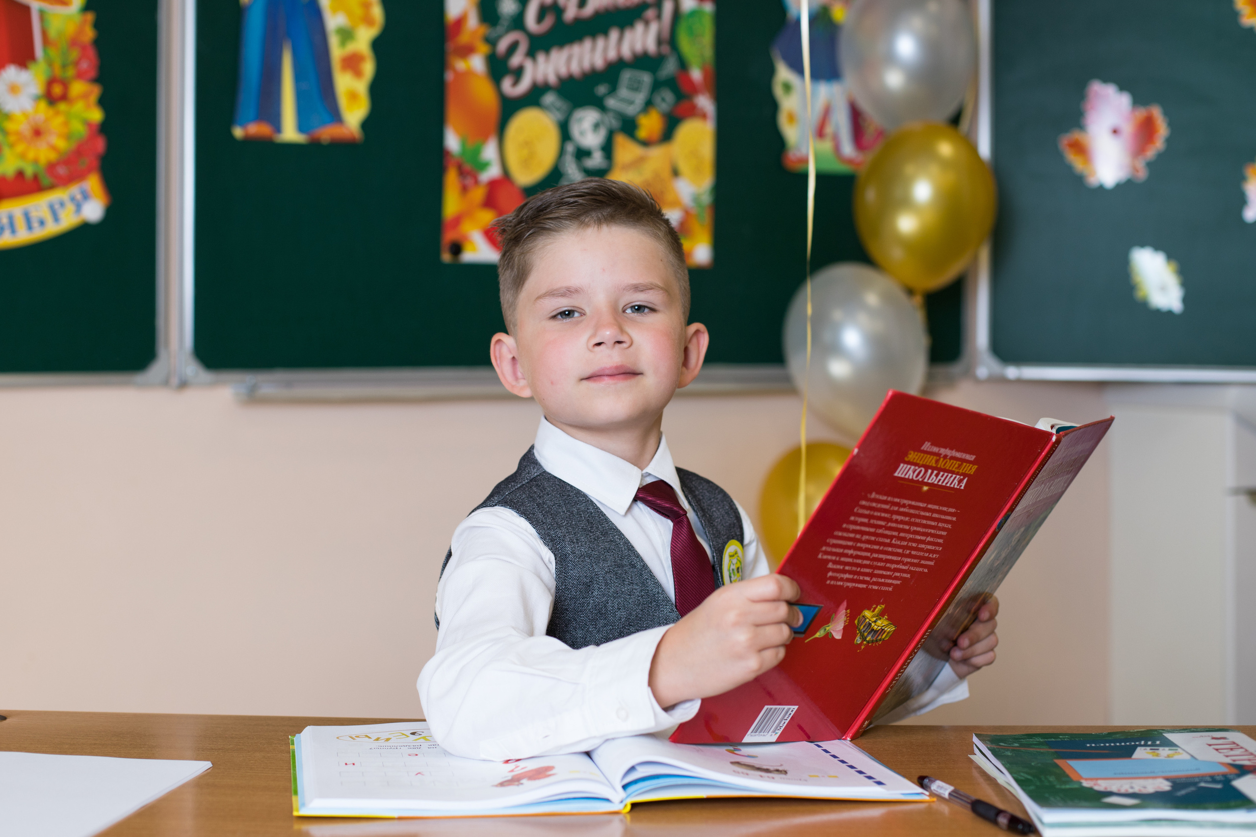 800 руб портретная фотосессия каждого ученика. ВЫПУСКНЫЕ АЛЬБОМЫ для детского сада и школы Санкт-Петербург и Лен. область