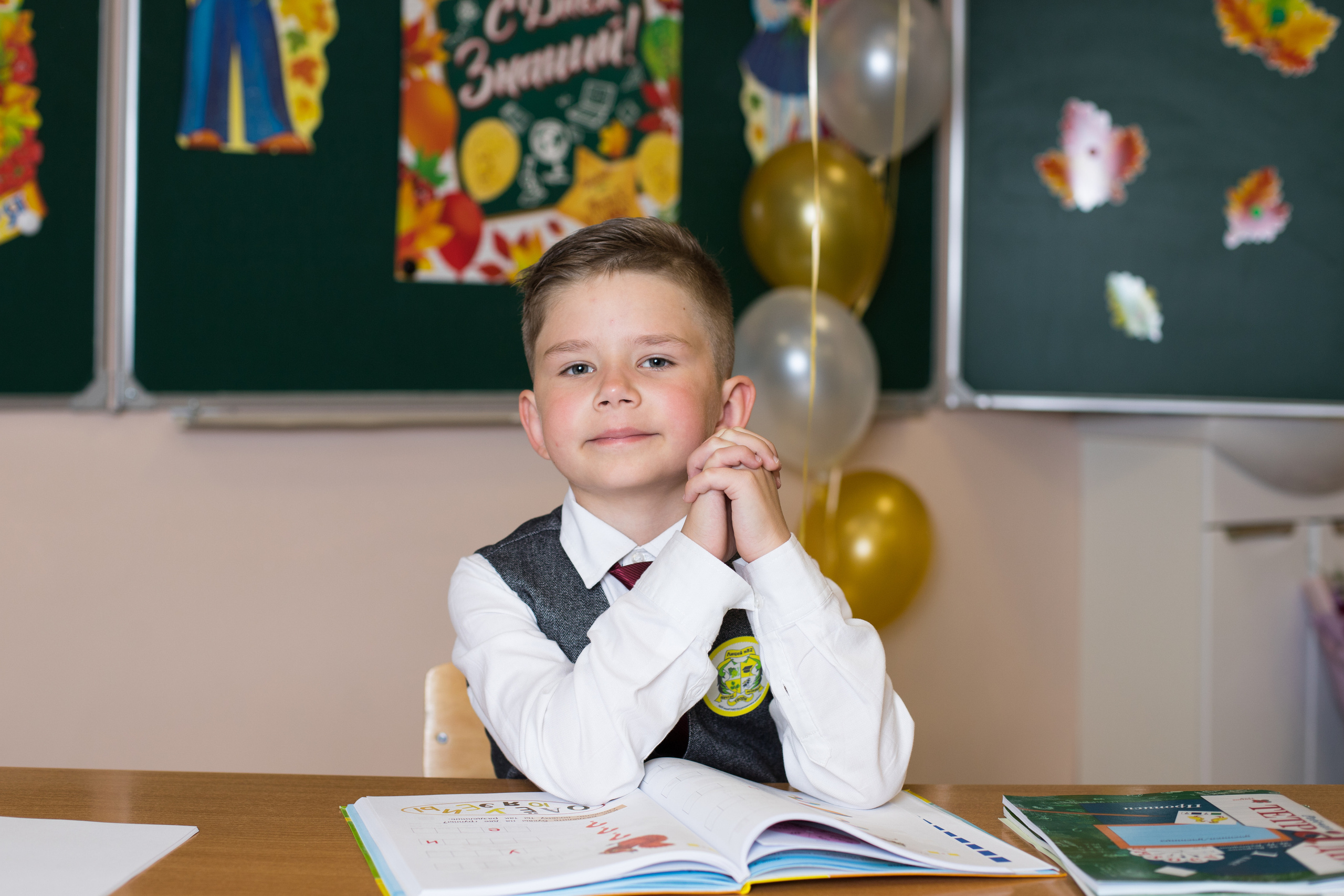 800 руб портретная фотосессия каждого ученика. ВЫПУСКНЫЕ АЛЬБОМЫ для детского сада и школы Санкт-Петербург и Лен. область