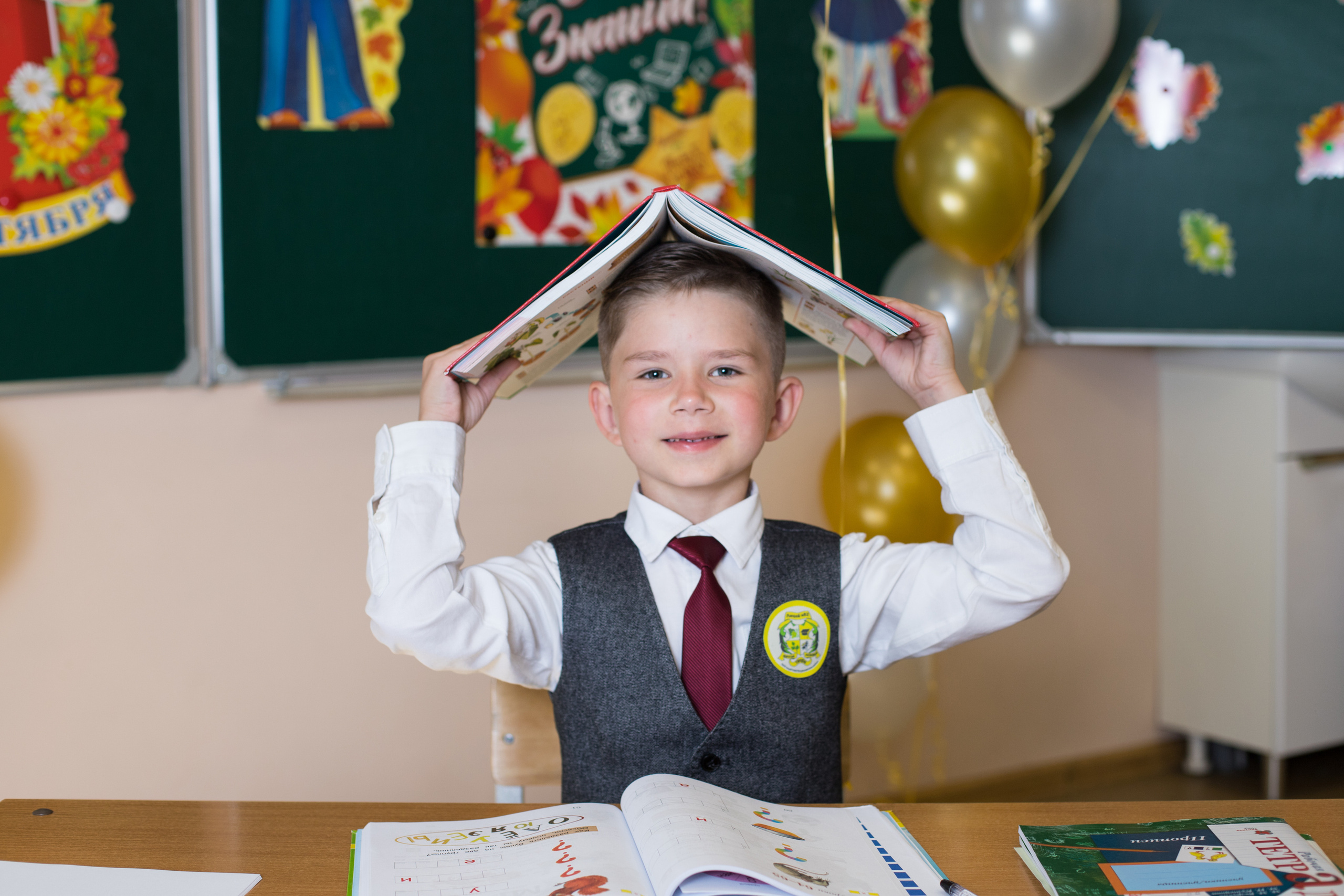 800 руб портретная фотосессия каждого ученика. ВЫПУСКНЫЕ АЛЬБОМЫ для детского сада и школы Санкт-Петербург и Лен. область